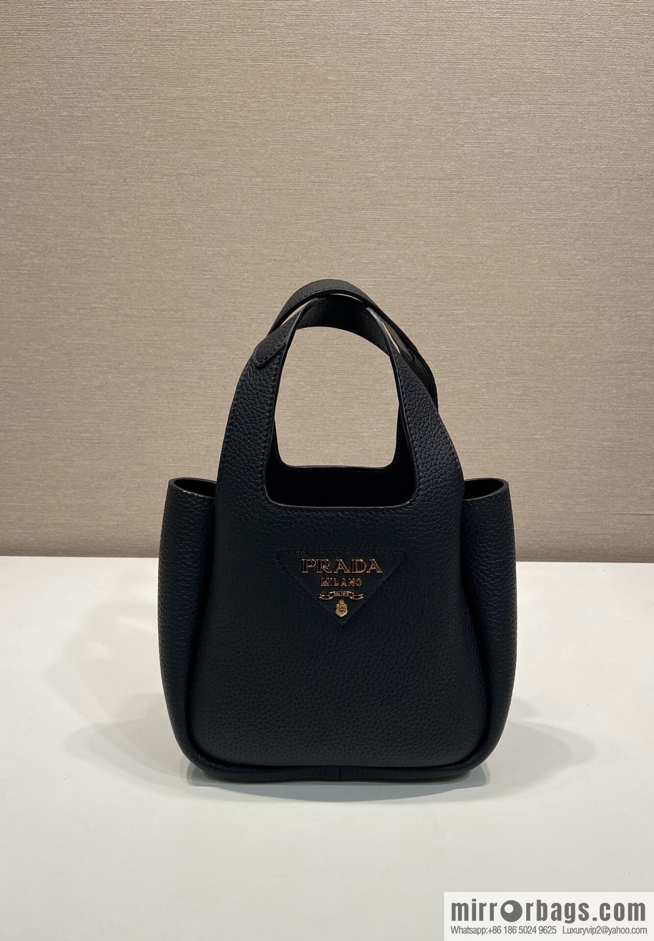 PRADA 🎉 mini basket 🎉 1BA349 🎉🎉 gold 😘😘 black