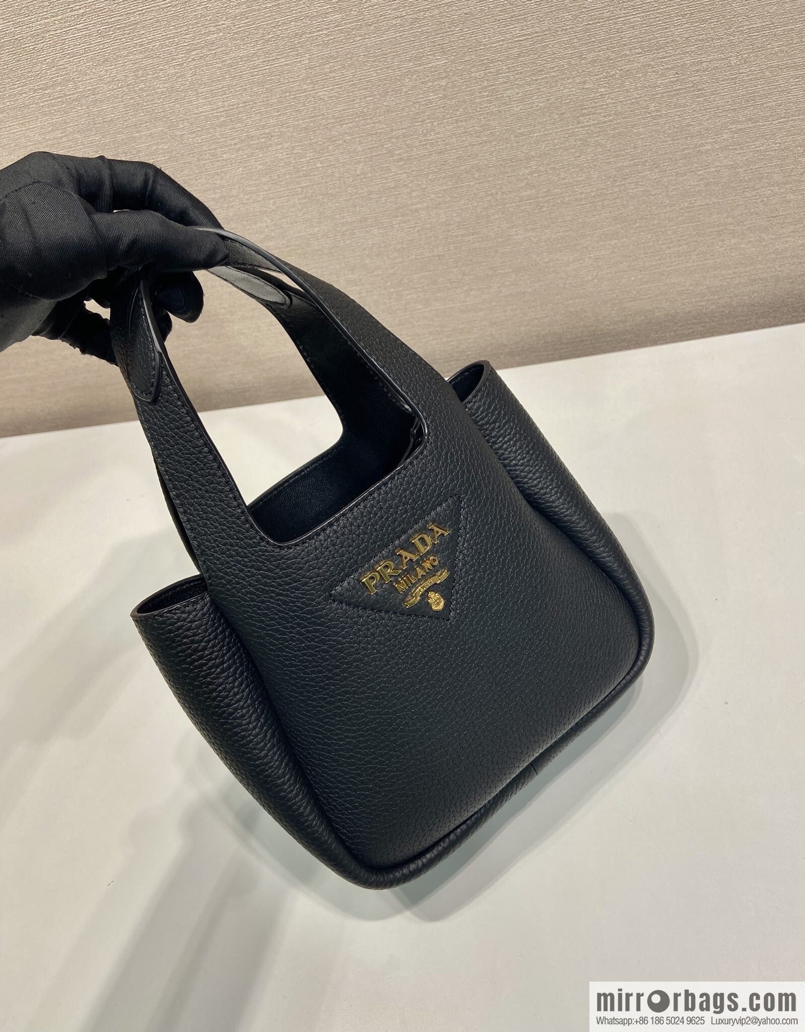 PRADA 🎉 mini basket 🎉 1BA349 🎉🎉 gold 😘😘 black