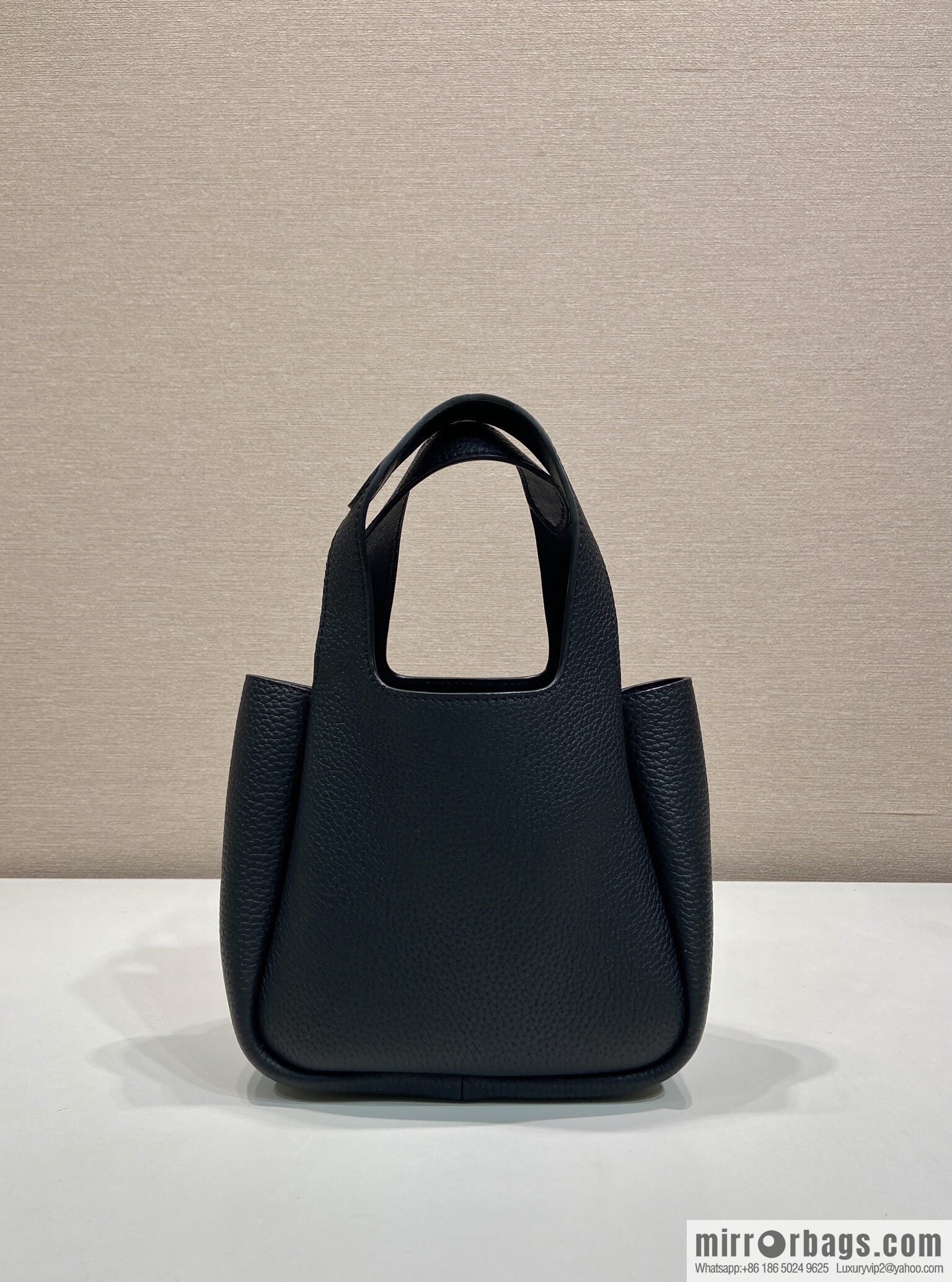 PRADA 🎉 mini basket 🎉 1BA349 🎉🎉 gold 😘😘 black