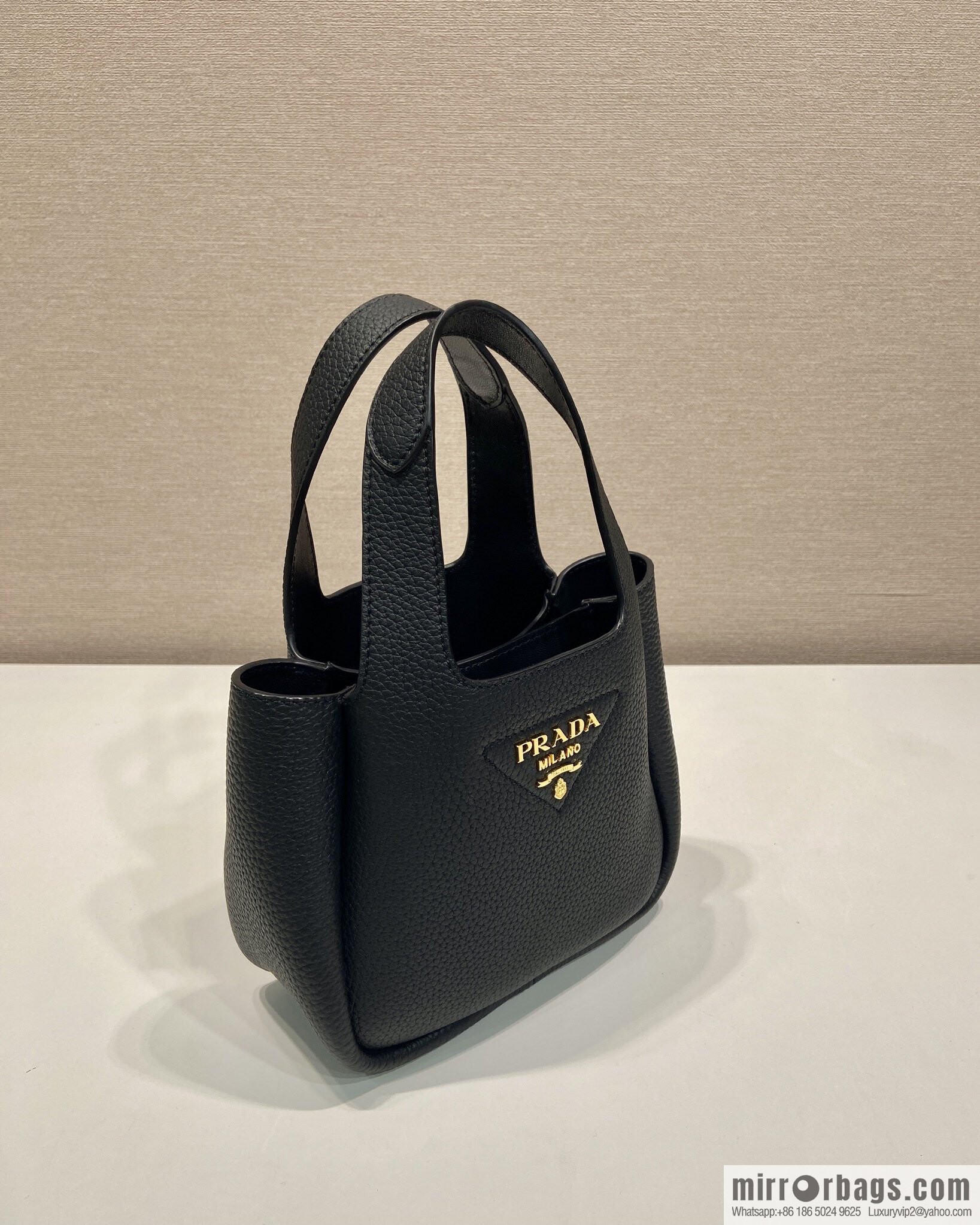 PRADA 🎉 mini basket 🎉 1BA349 🎉🎉 gold 😘😘 black