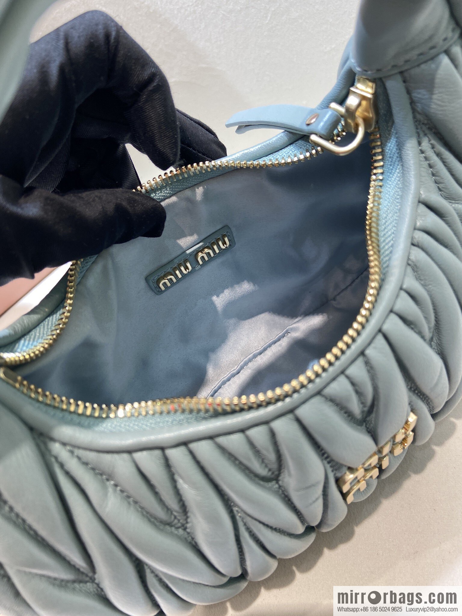 MIUMIU 𝐰𝐚𝐧𝐝𝐞𝐫 𝐡𝐨𝐛𝐨 handbag/messenger bag 5BB125 S 💕💕 haze blue