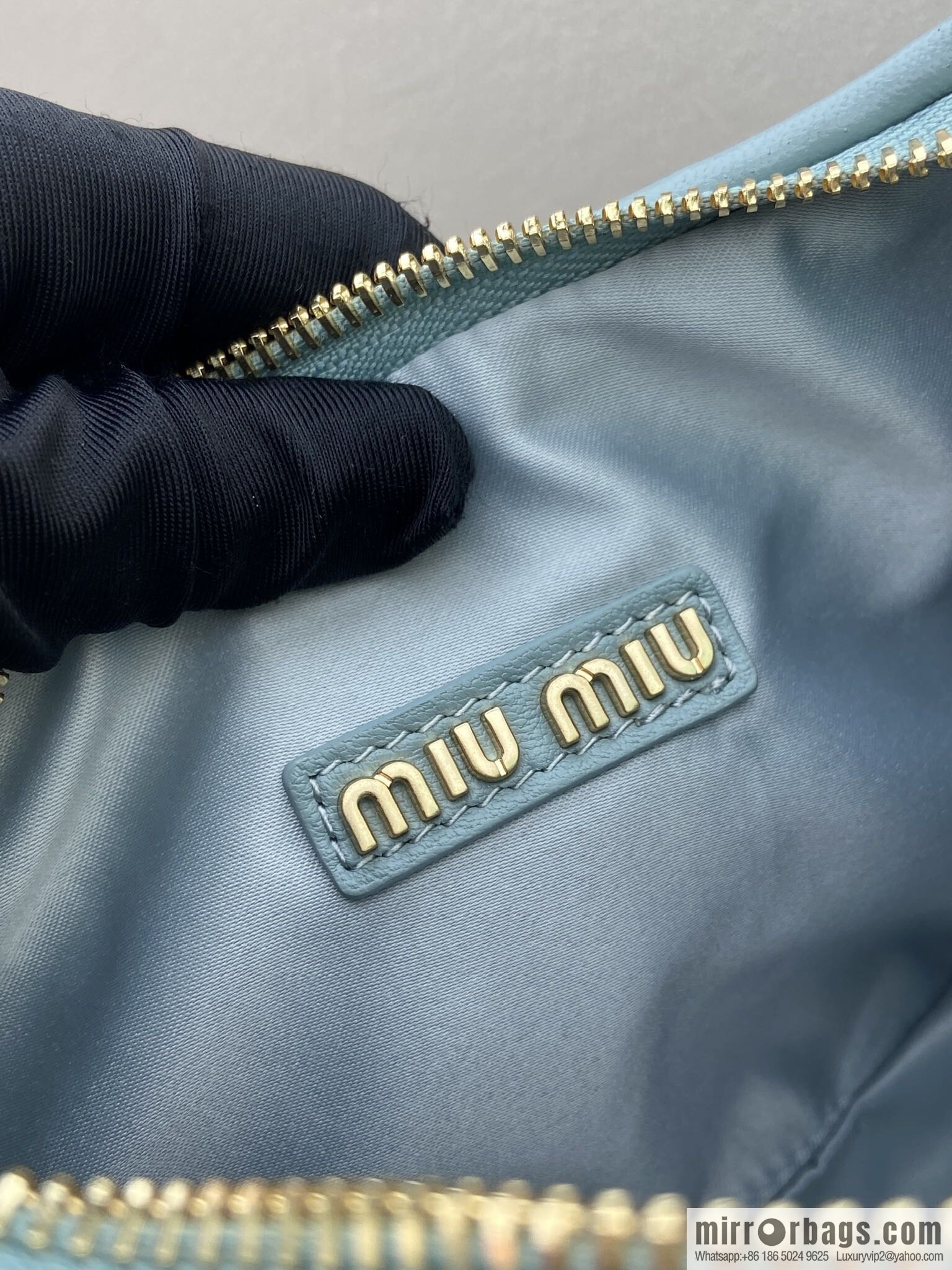 MIUMIU 𝐰𝐚𝐧𝐝𝐞𝐫 𝐡𝐨𝐛𝐨 handbag/messenger bag 5BB125 S 💕💕 haze blue