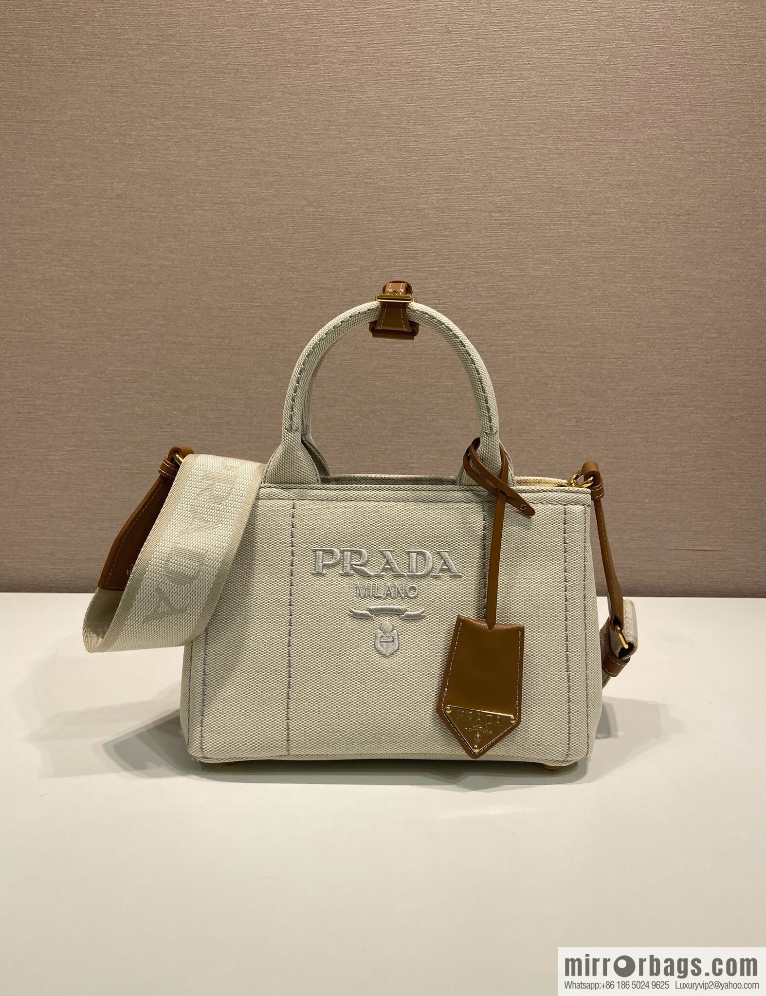 PRADA 🎉 new handbag 🎉 1BA038 neutral color🎉🎉