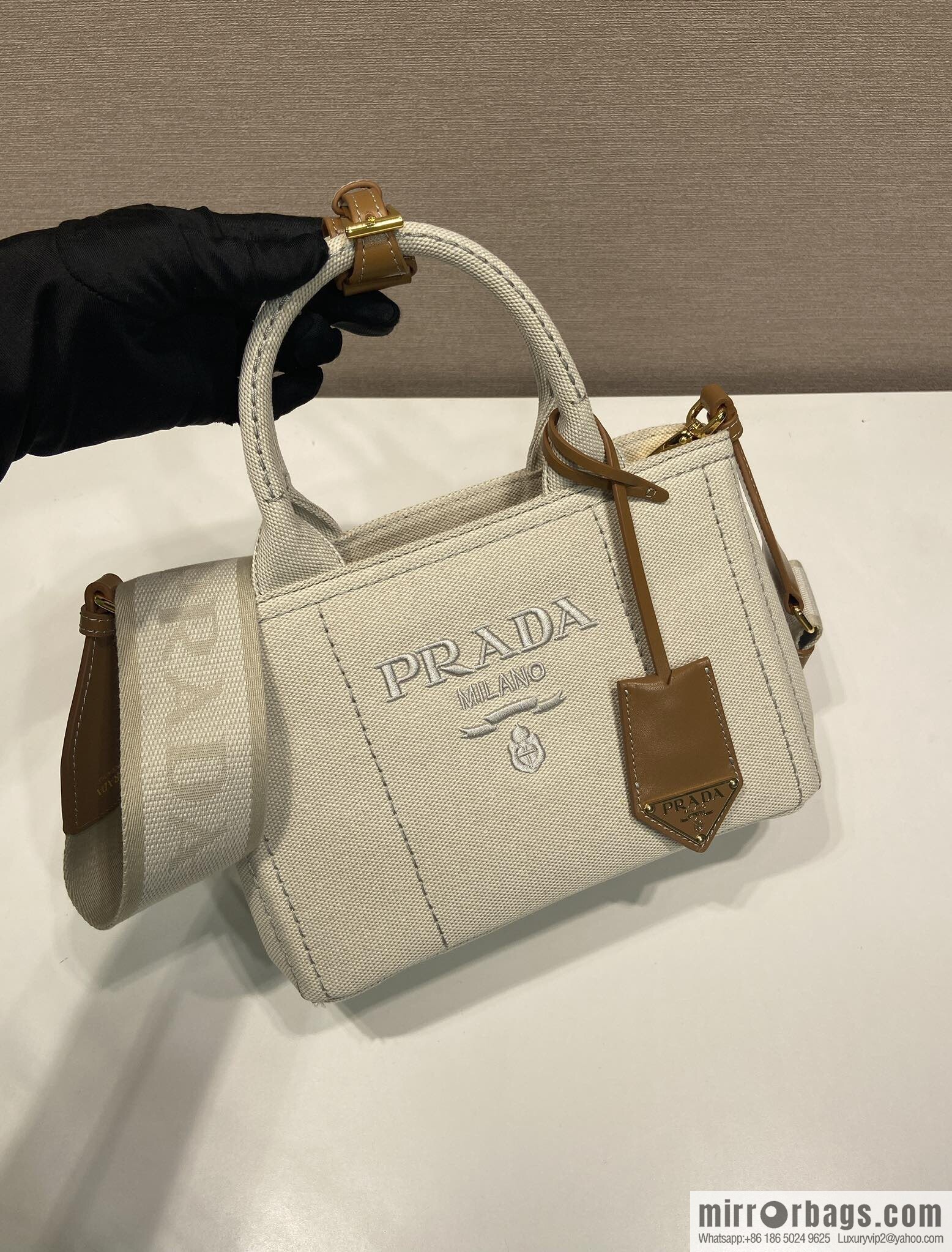 PRADA 🎉 new handbag 🎉 1BA038 neutral color🎉🎉