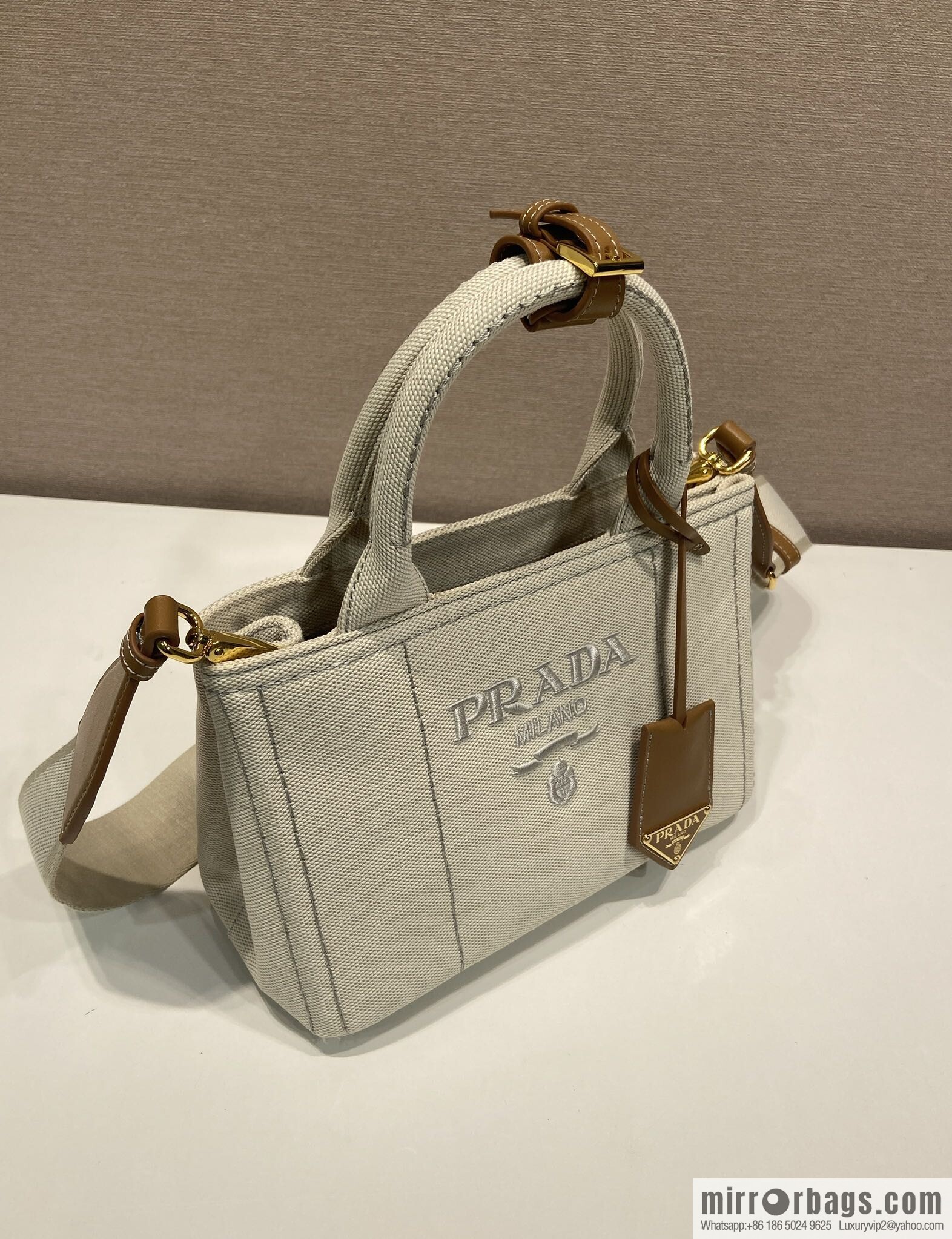 PRADA 🎉 new handbag 🎉 1BA038 neutral color🎉🎉