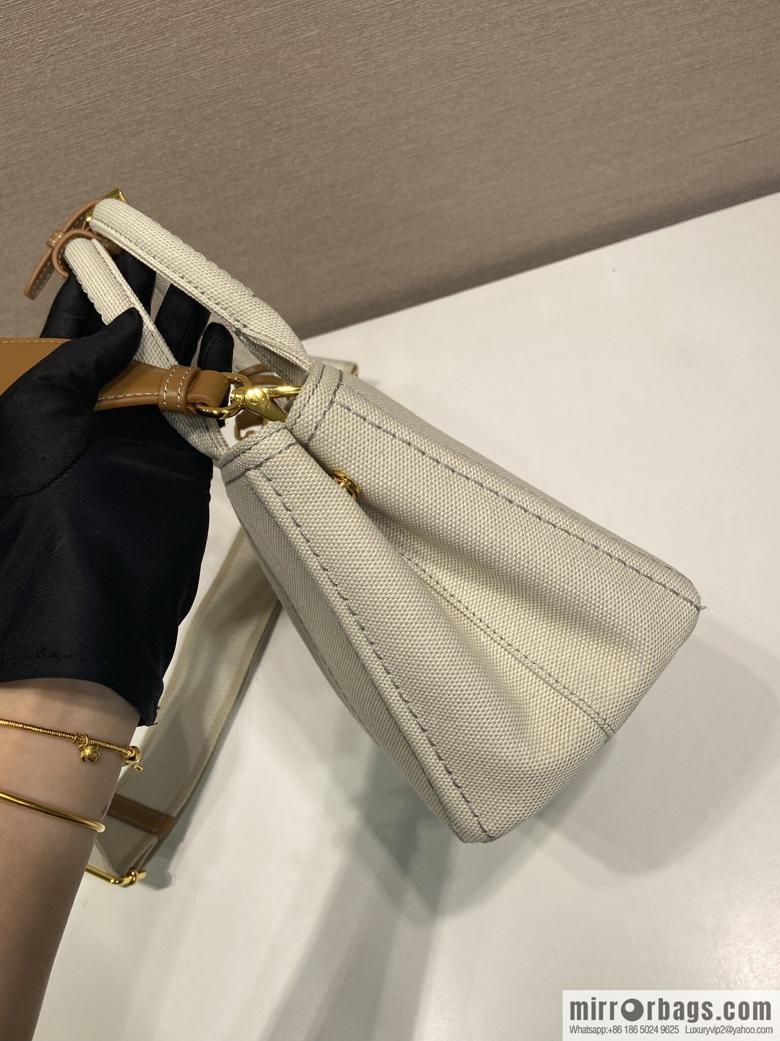 PRADA 🎉 new handbag 🎉 1BA038 neutral color🎉🎉