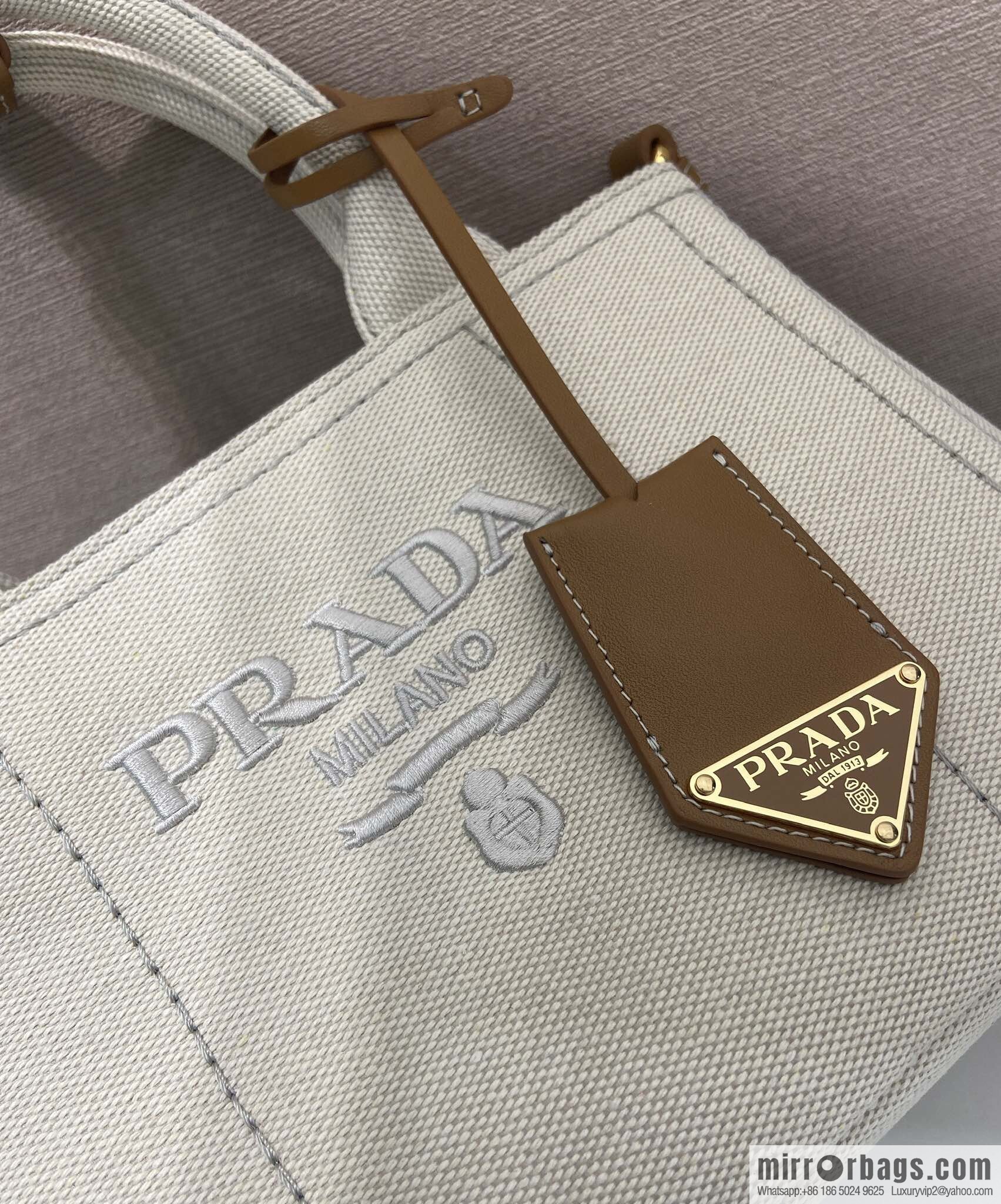 PRADA 🎉 new handbag 🎉 1BA038 neutral color🎉🎉