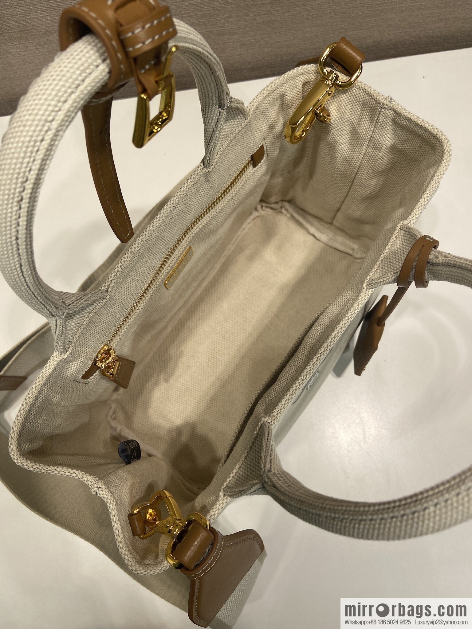 PRADA 🎉 new handbag 🎉 1BA038 neutral color🎉🎉