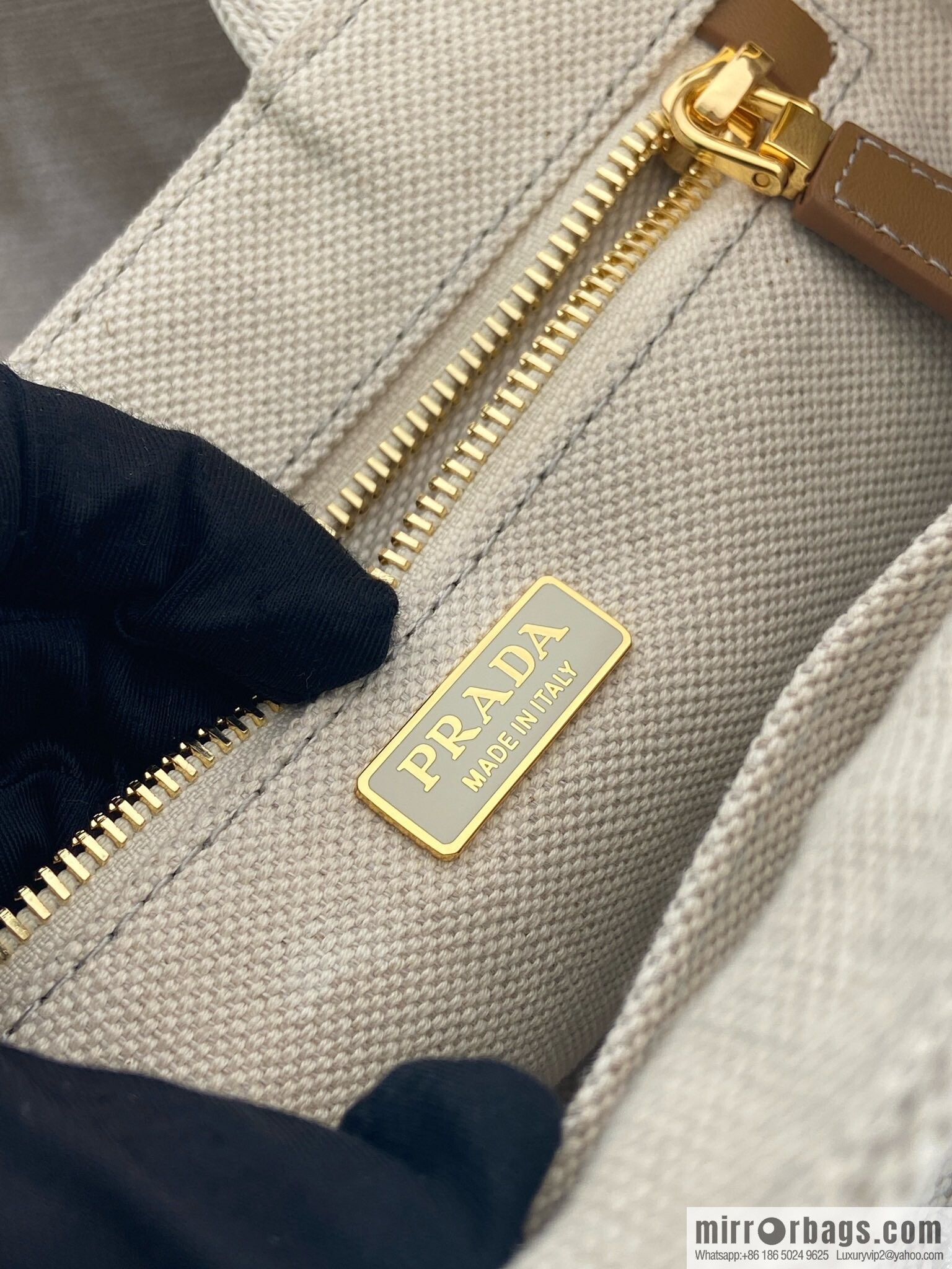 PRADA 🎉 new handbag 🎉 1BA038 neutral color🎉🎉