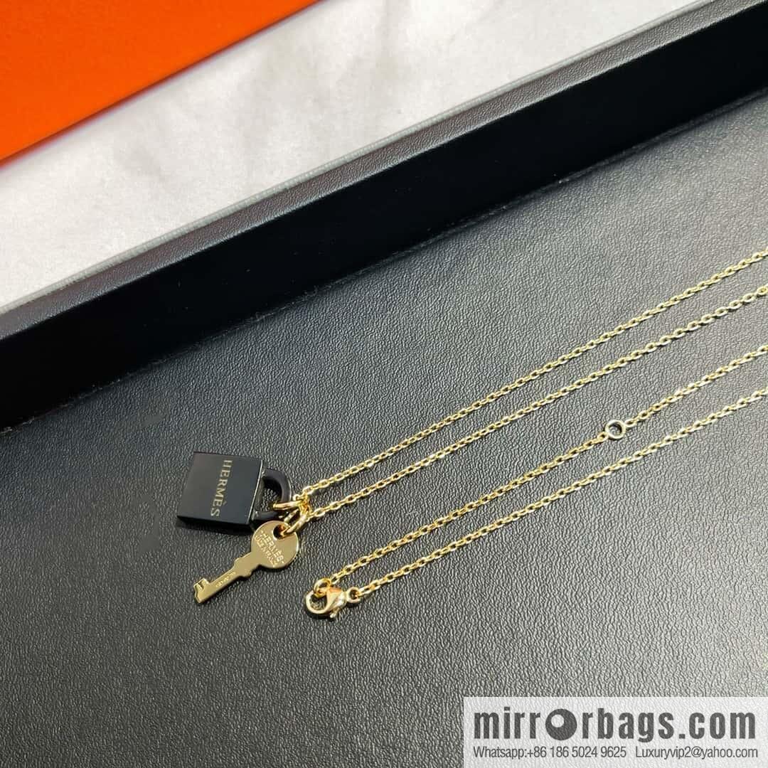 ❗️New ❗️ ☀️ Hermès HERMES Buffalo Horn Amulette Padlock Key Necklace ☀️