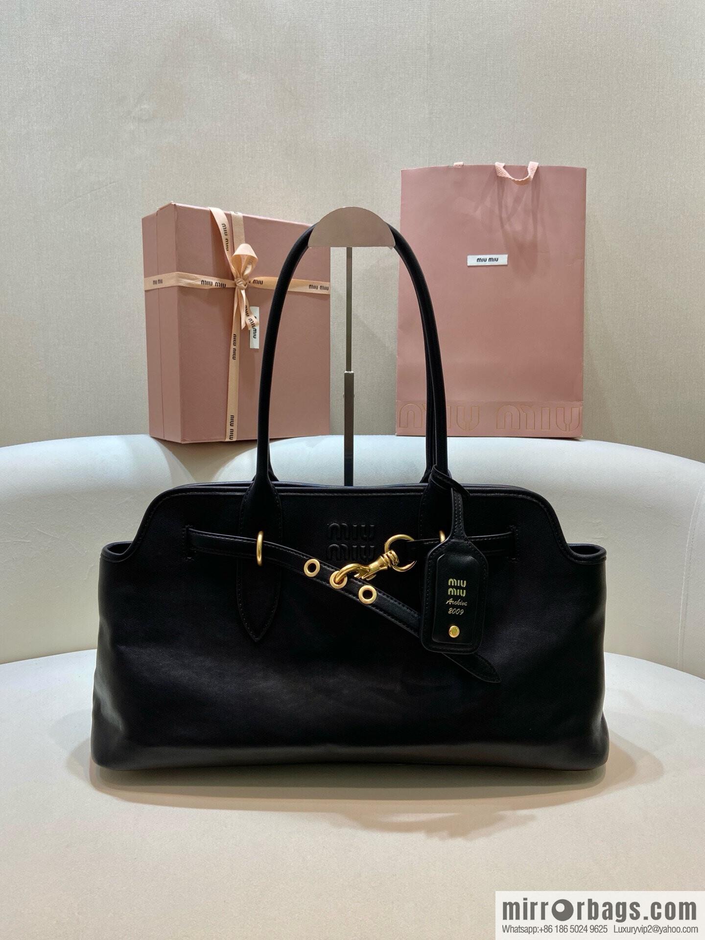 MIUMIU Aventure handbag 💕 new 💕 5BG310 💕💕 black