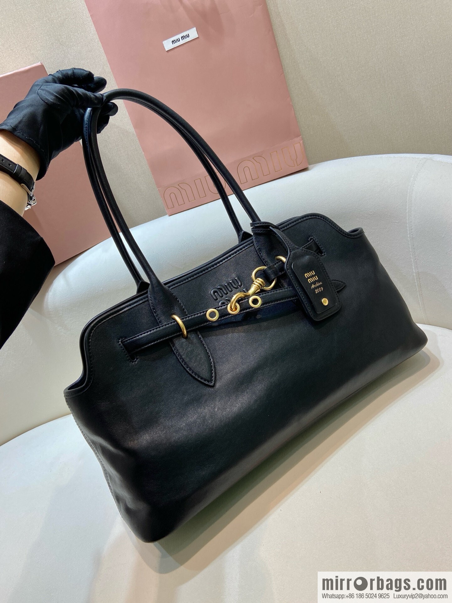 MIUMIU Aventure handbag 💕 new 💕 5BG310 💕💕 black
