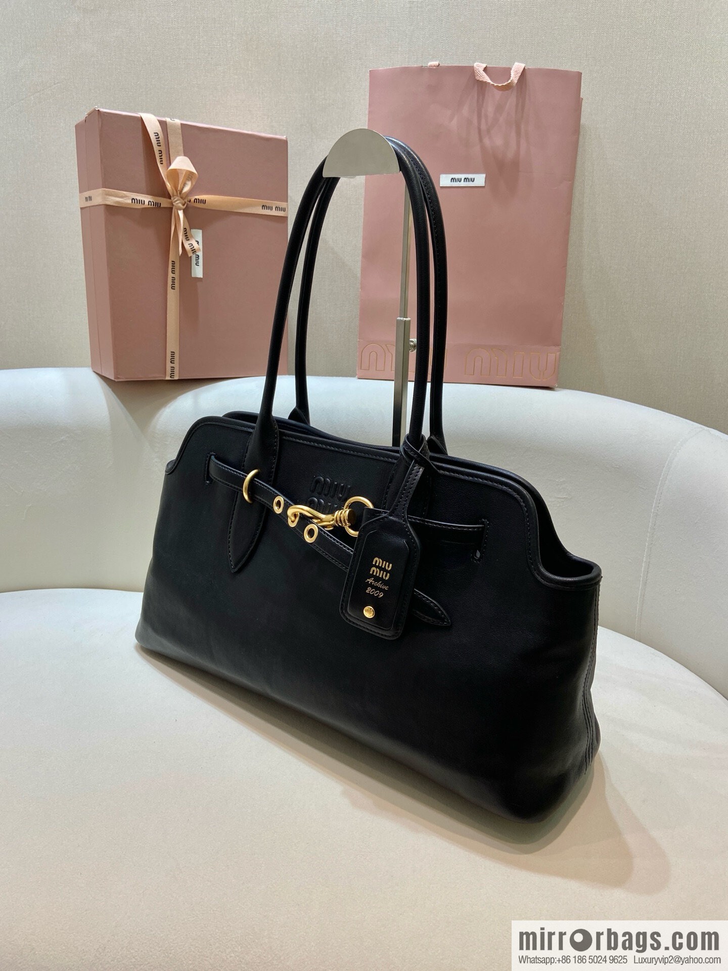 MIUMIU Aventure handbag 💕 new 💕 5BG310 💕💕 black