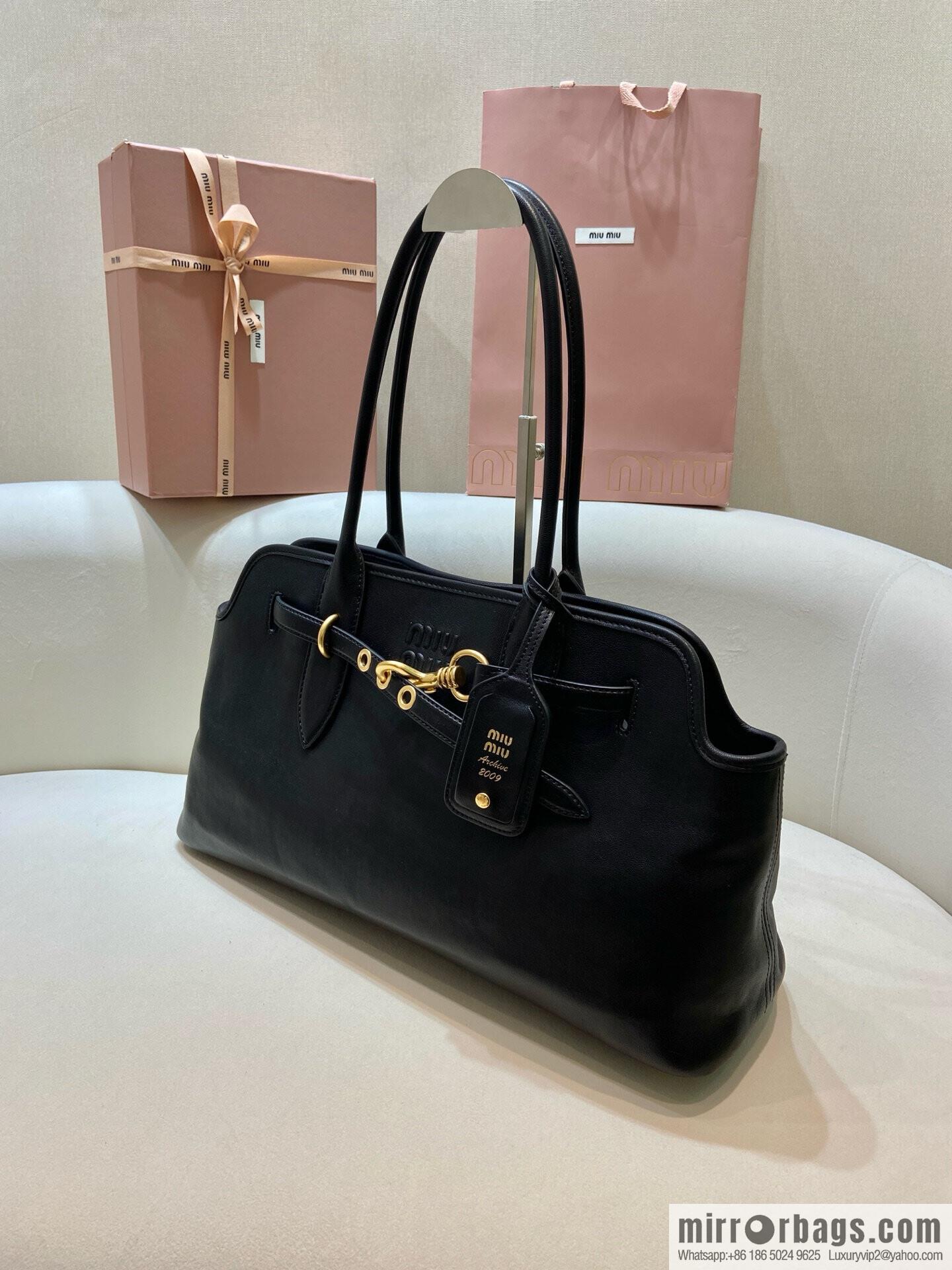 MIUMIU Aventure handbag 💕 new 💕 5BG310 💕💕 black