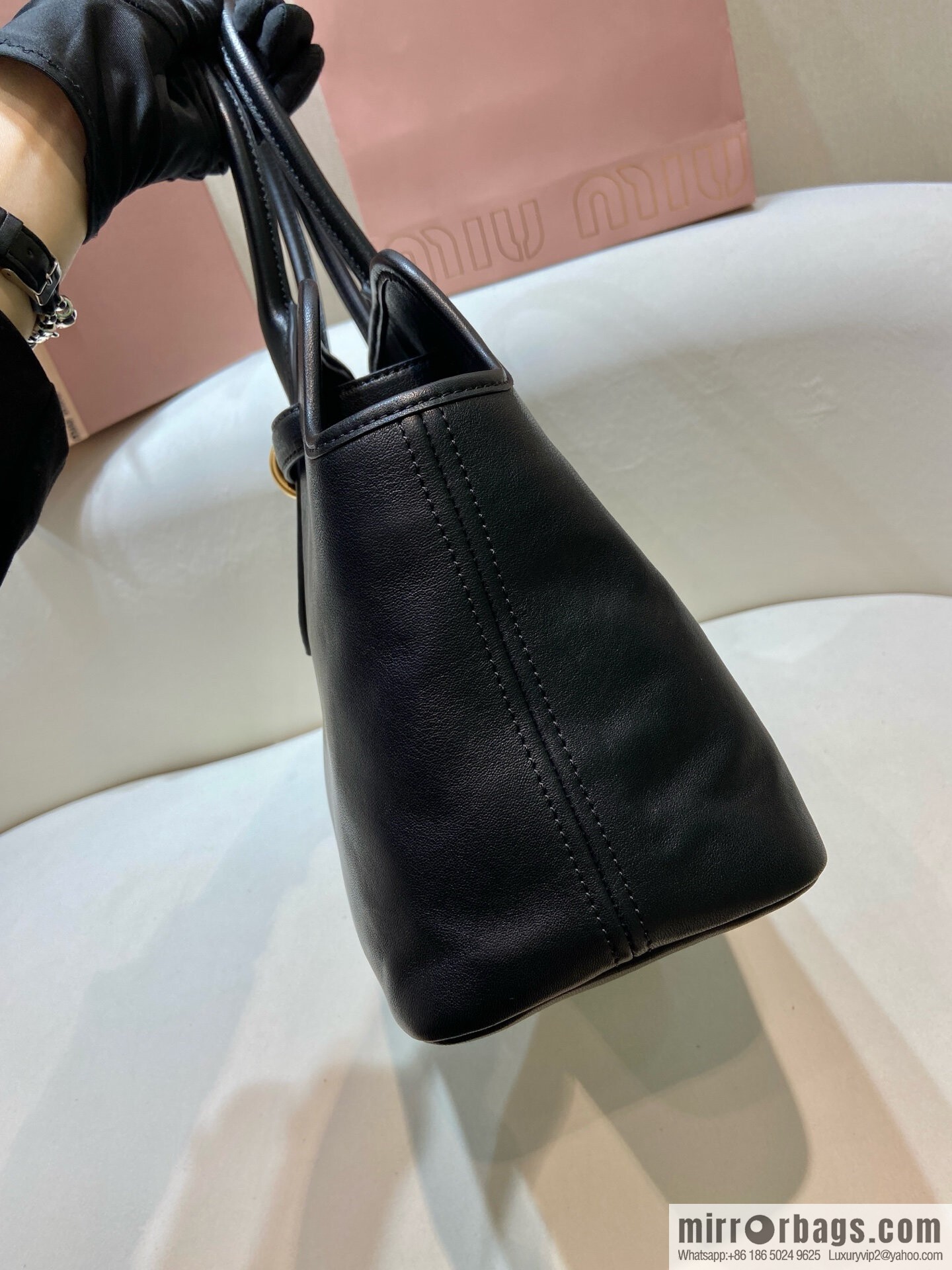 MIUMIU Aventure handbag 💕 new 💕 5BG310 💕💕 black