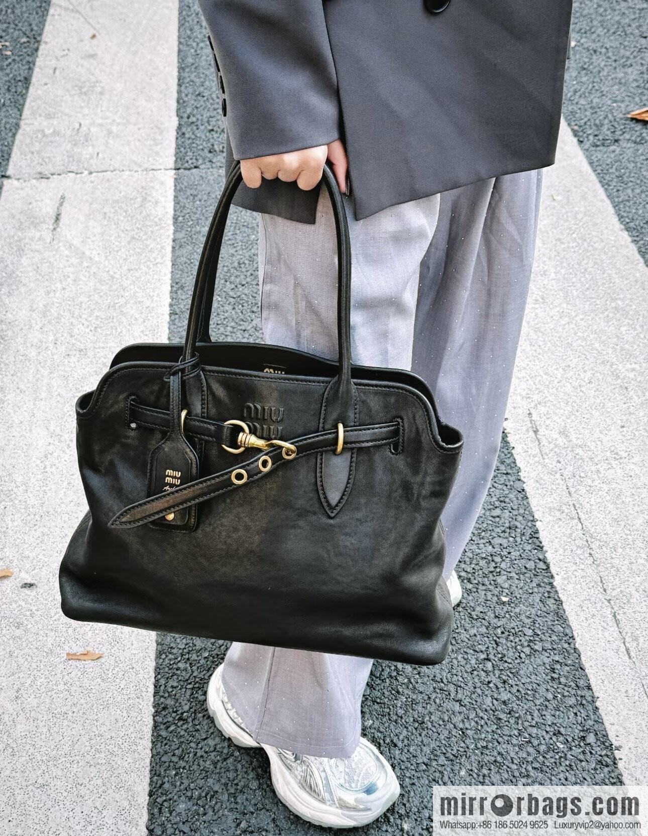 MIUMIU Aventure handbag 💕 new 💕 5BG291 💕💕 black