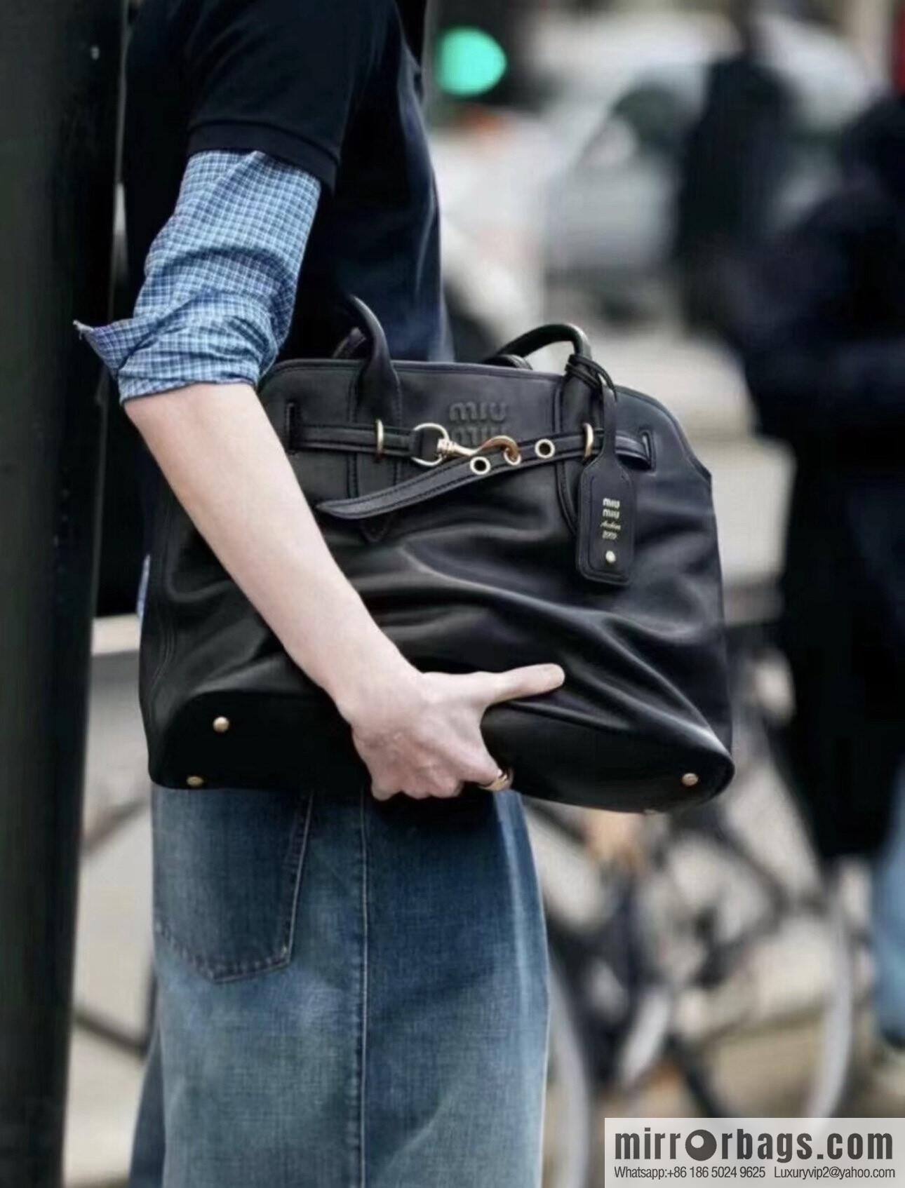 MIUMIU Aventure handbag 💕 new 💕 5BG291 💕💕 black