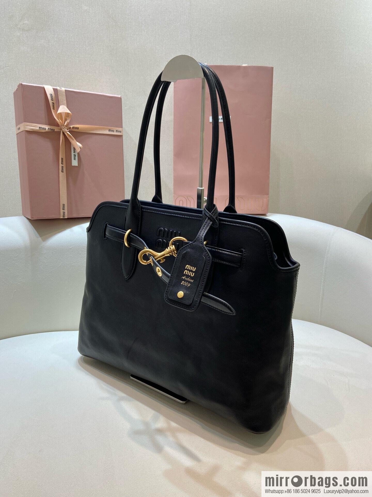 MIUMIU Aventure handbag 💕 new 💕 5BG291 💕💕 black