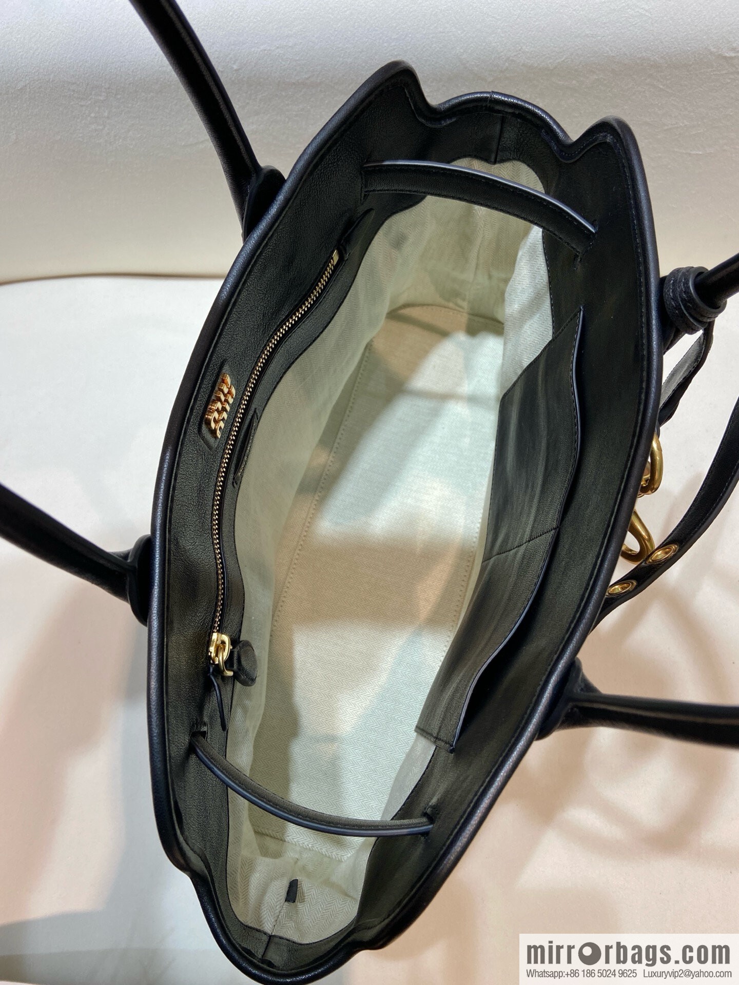 MIUMIU Aventure handbag 💕 new 💕 5BG291 💕💕 black
