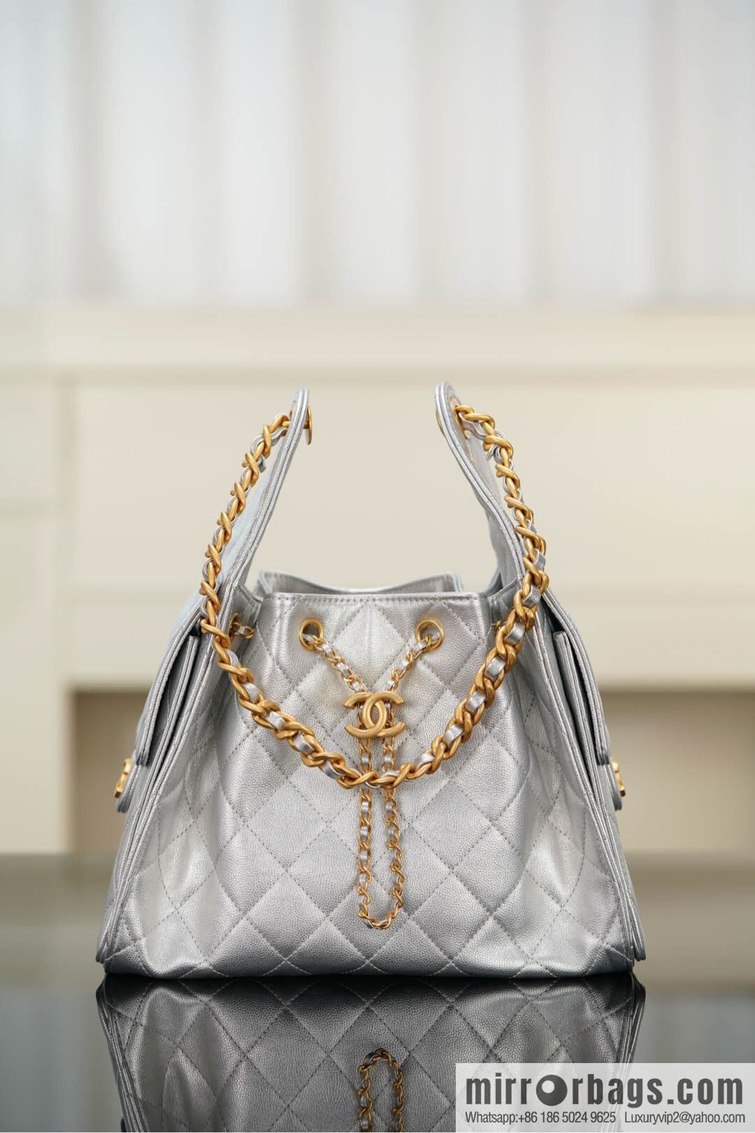 𝐂𝐡𝐚𝐧𝐞𝐥 𝟐𝟓𝐬 𝐬𝐦𝐚𝐥𝐥 𝐡𝐨𝐛𝐨 Drawstring Bucket Bag, Silver, Small ✔️ AS5293
