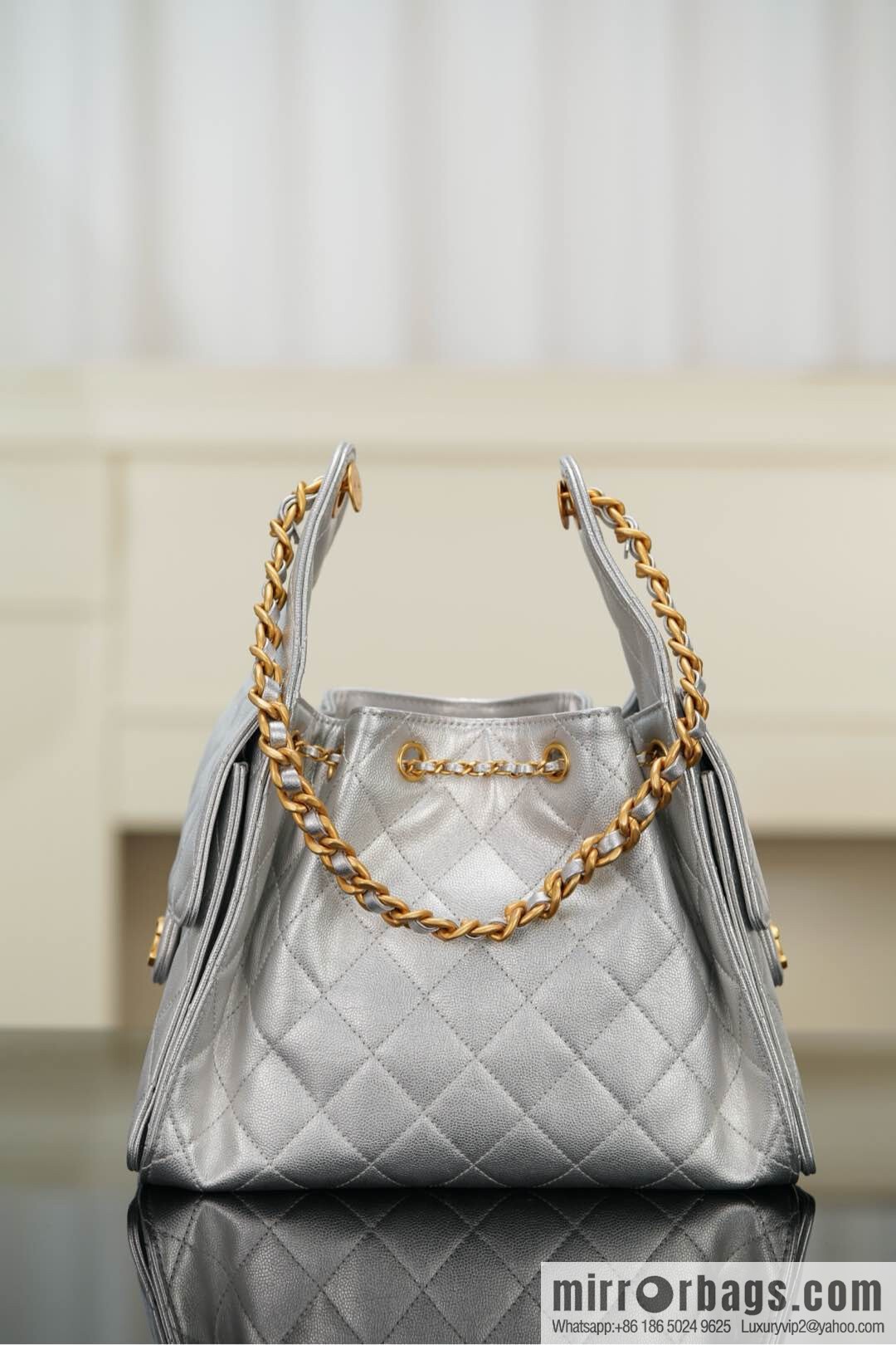 𝐂𝐡𝐚𝐧𝐞𝐥 𝟐𝟓𝐬 𝐬𝐦𝐚𝐥𝐥 𝐡𝐨𝐛𝐨 Drawstring Bucket Bag, Silver, Small ✔️ AS5293