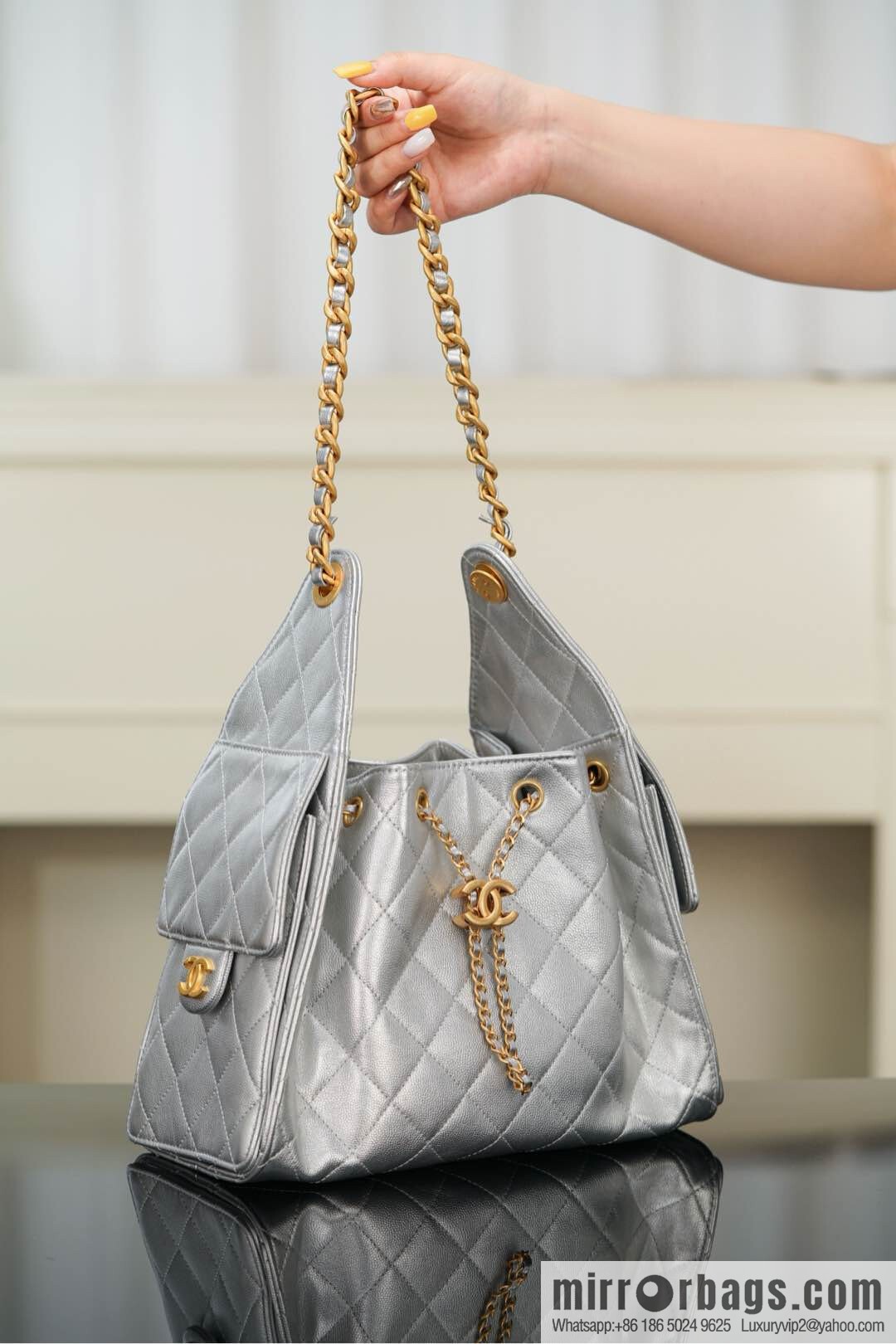 𝐂𝐡𝐚𝐧𝐞𝐥 𝟐𝟓𝐬 𝐬𝐦𝐚𝐥𝐥 𝐡𝐨𝐛𝐨 Drawstring Bucket Bag, Silver, Small ✔️ AS5293