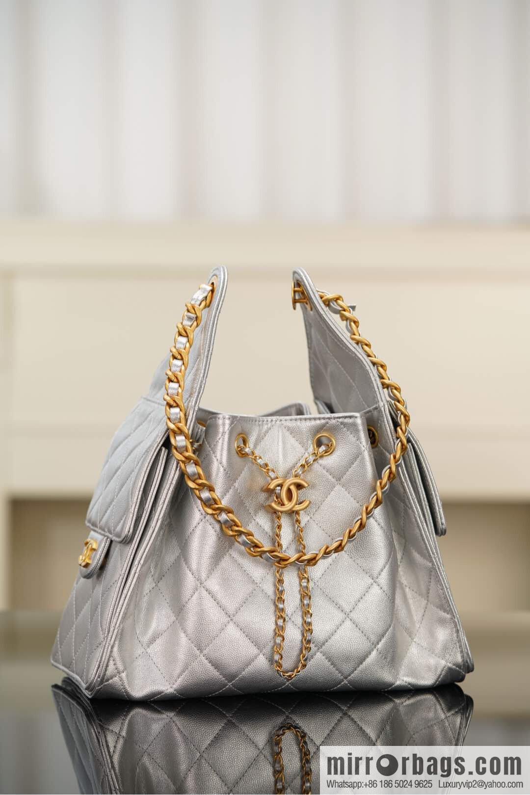 𝐂𝐡𝐚𝐧𝐞𝐥 𝟐𝟓𝐬 𝐬𝐦𝐚𝐥𝐥 𝐡𝐨𝐛𝐨 Drawstring Bucket Bag, Silver, Small ✔️ AS5293