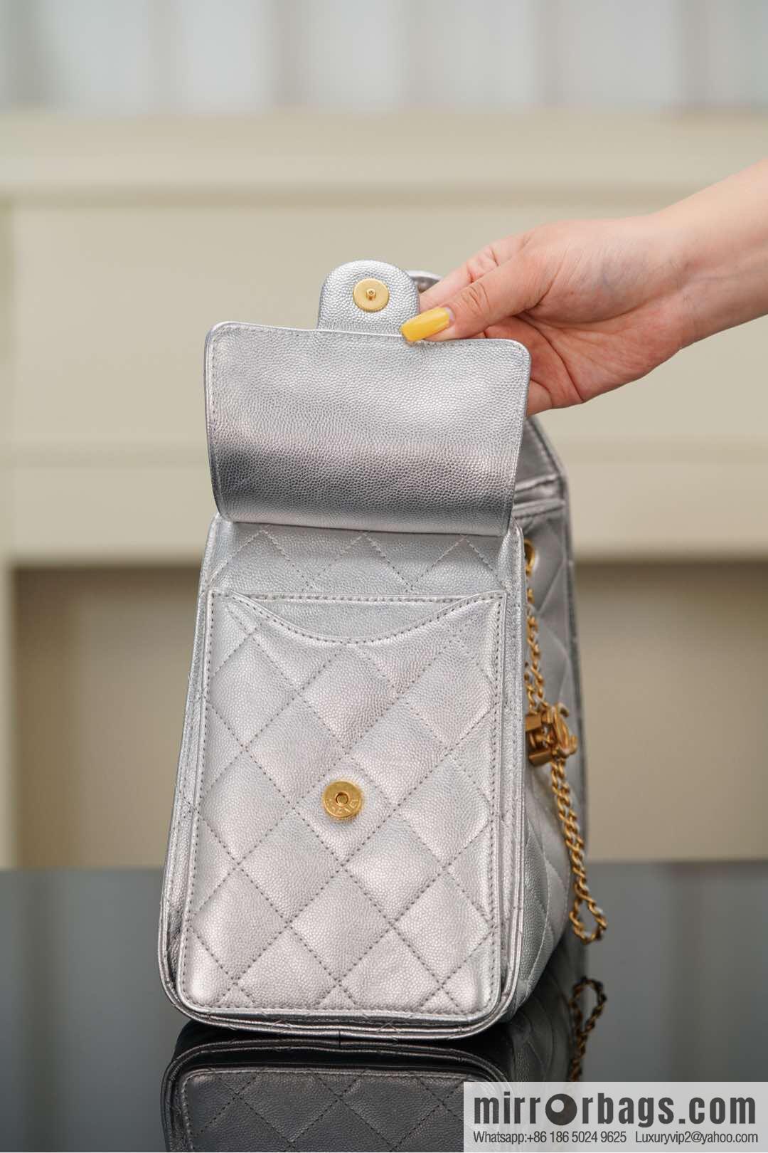 𝐂𝐡𝐚𝐧𝐞𝐥 𝟐𝟓𝐬 𝐬𝐦𝐚𝐥𝐥 𝐡𝐨𝐛𝐨 Drawstring Bucket Bag, Silver, Small ✔️ AS5293