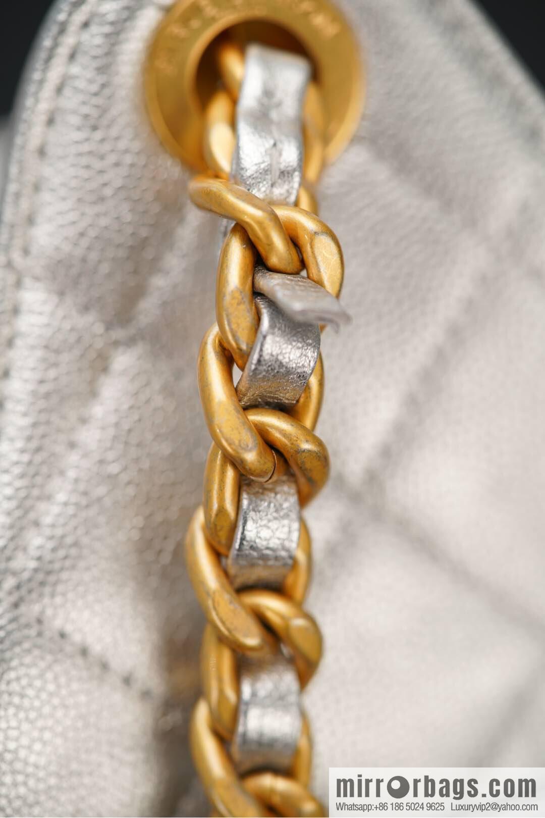 𝐂𝐡𝐚𝐧𝐞𝐥 𝟐𝟓𝐬 𝐬𝐦𝐚𝐥𝐥 𝐡𝐨𝐛𝐨 Drawstring Bucket Bag, Silver, Small ✔️ AS5293