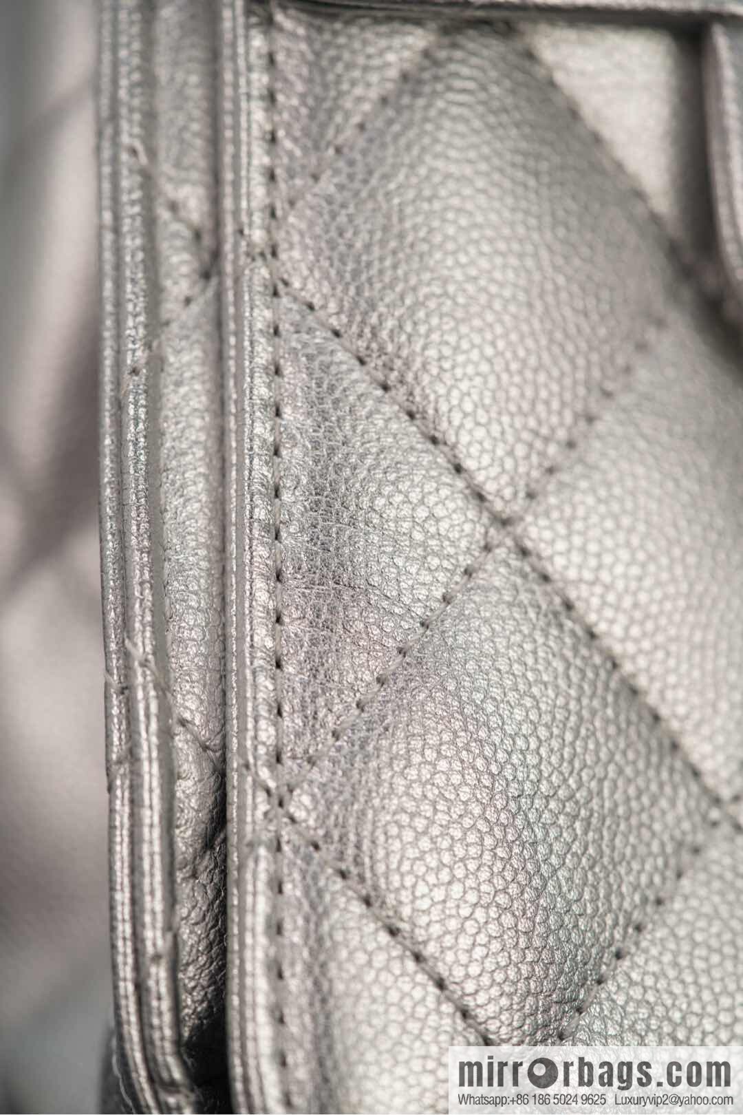 𝐂𝐡𝐚𝐧𝐞𝐥 𝟐𝟓𝐬 𝐬𝐦𝐚𝐥𝐥 𝐡𝐨𝐛𝐨 Drawstring Bucket Bag, Silver, Small ✔️ AS5293