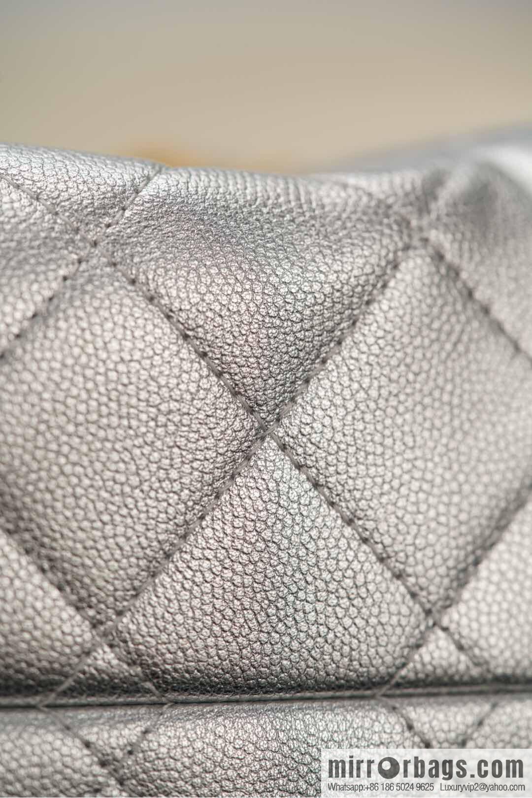 𝐂𝐡𝐚𝐧𝐞𝐥 𝟐𝟓𝐬 𝐬𝐦𝐚𝐥𝐥 𝐡𝐨𝐛𝐨 Drawstring Bucket Bag, Silver, Small ✔️ AS5293