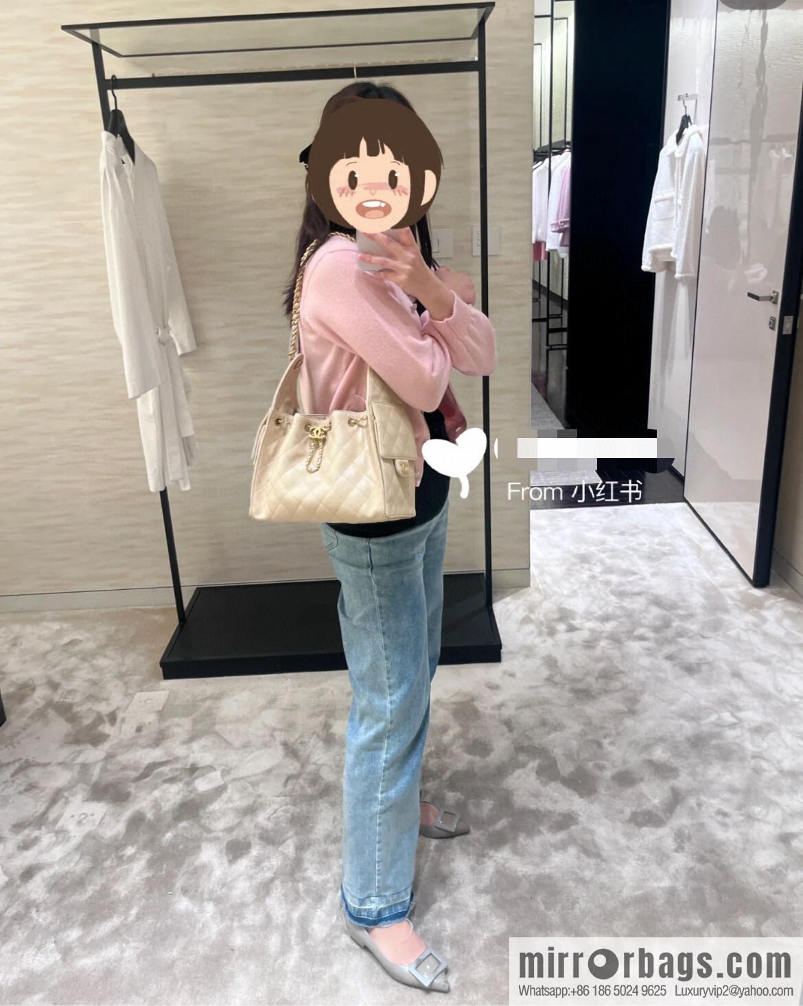 𝐂𝐡𝐚𝐧𝐞𝐥 𝟐𝟓𝐬 𝐬𝐦𝐚𝐥𝐥 𝐡𝐨𝐛𝐨 Drawstring Bucket Bag, Apricot Caviar, Small ✔️ AS5293