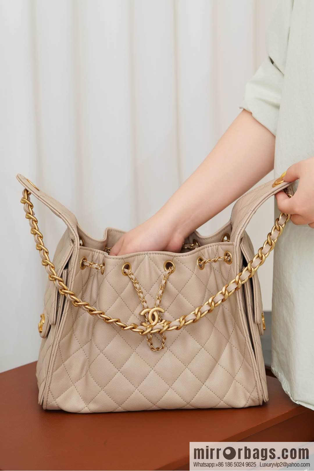 𝐂𝐡𝐚𝐧𝐞𝐥 𝟐𝟓𝐬 𝐬𝐦𝐚𝐥𝐥 𝐡𝐨𝐛𝐨 Drawstring Bucket Bag, Apricot Caviar, Small ✔️ AS5293