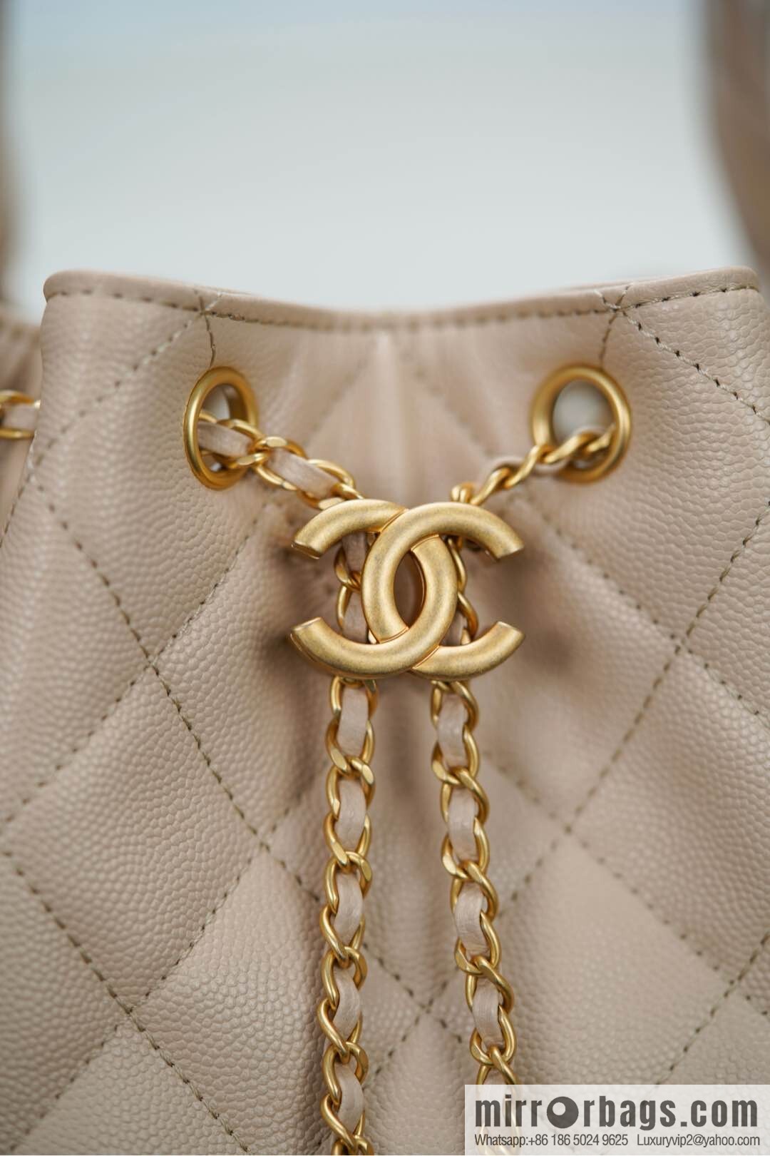 𝐂𝐡𝐚𝐧𝐞𝐥 𝟐𝟓𝐬 𝐬𝐦𝐚𝐥𝐥 𝐡𝐨𝐛𝐨 Drawstring Bucket Bag, Apricot Caviar, Small ✔️ AS5293