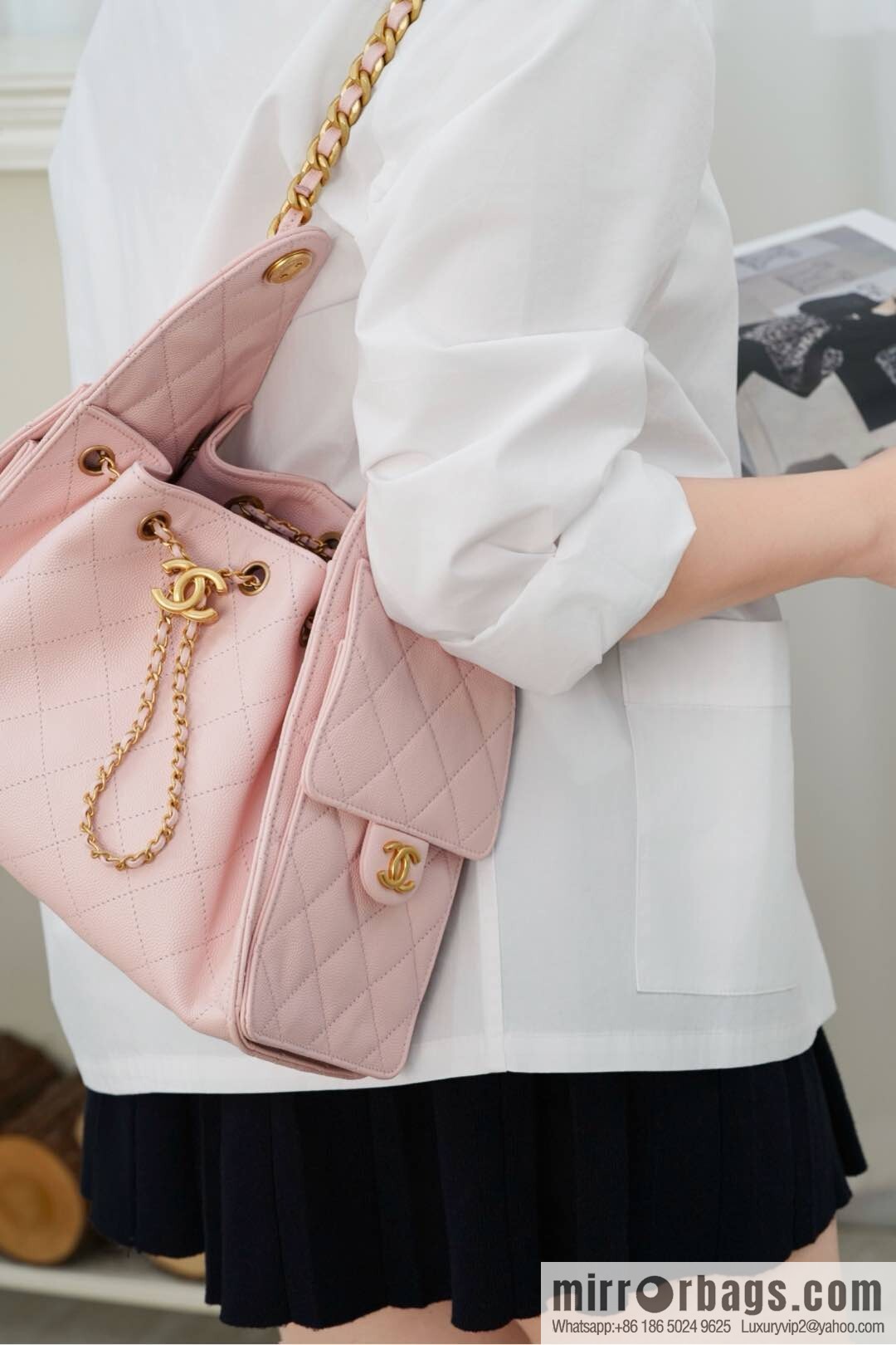 𝐂𝐡𝐚𝐧𝐞𝐥 𝟐𝟓𝐬 𝐬𝐦𝐚𝐥𝐥 𝐡𝐨𝐛𝐨 Drawstring Bucket Bag, Pink, Small AS5293