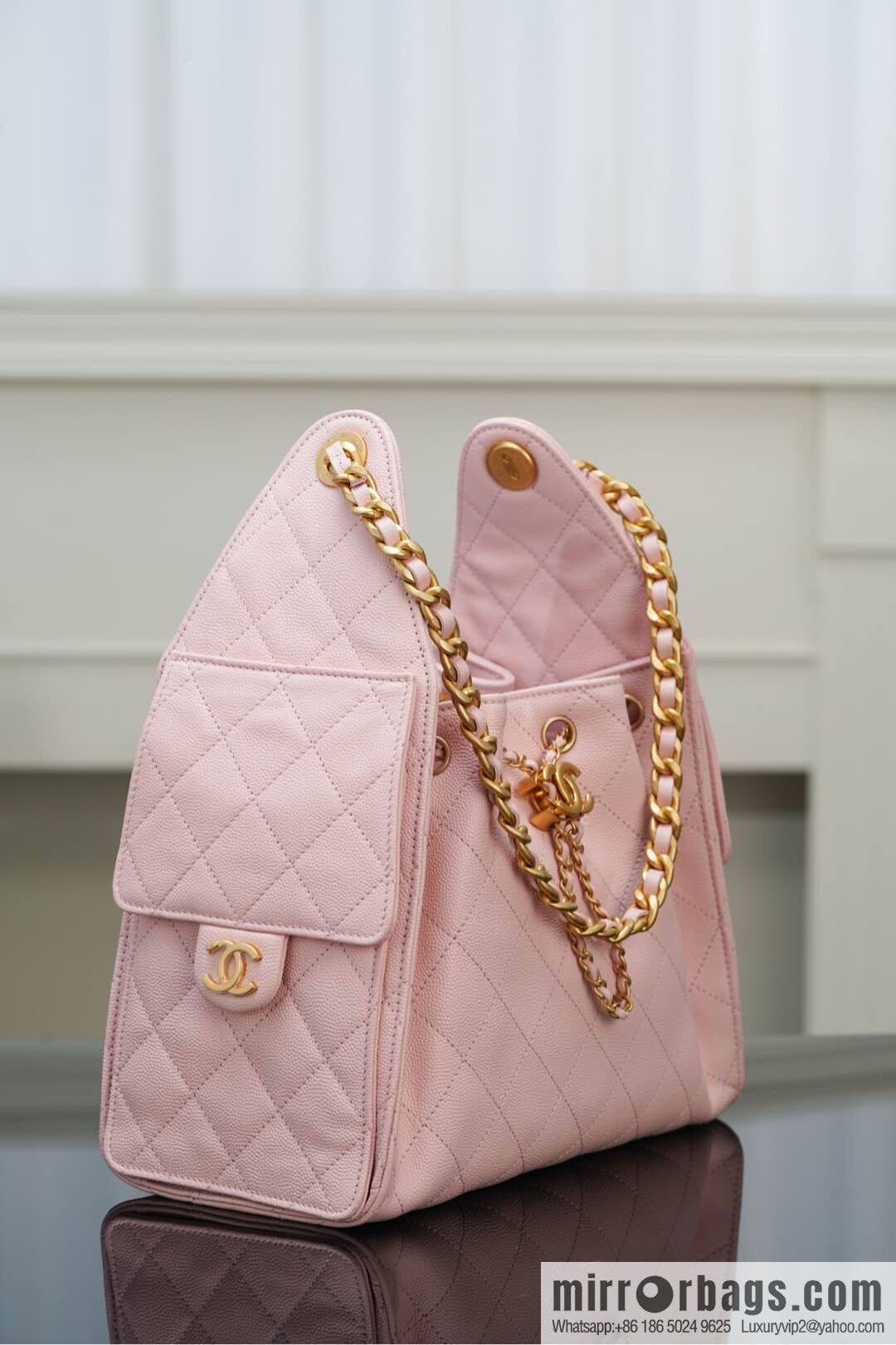 𝐂𝐡𝐚𝐧𝐞𝐥 𝟐𝟓𝐬 𝐬𝐦𝐚𝐥𝐥 𝐡𝐨𝐛𝐨 Drawstring Bucket Bag, Pink, Small AS5293