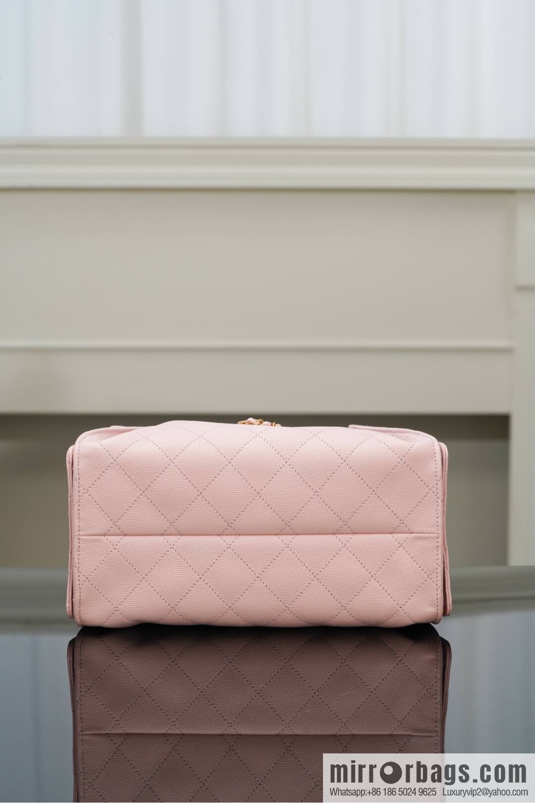 𝐂𝐡𝐚𝐧𝐞𝐥 𝟐𝟓𝐬 𝐬𝐦𝐚𝐥𝐥 𝐡𝐨𝐛𝐨 Drawstring Bucket Bag, Pink, Small AS5293