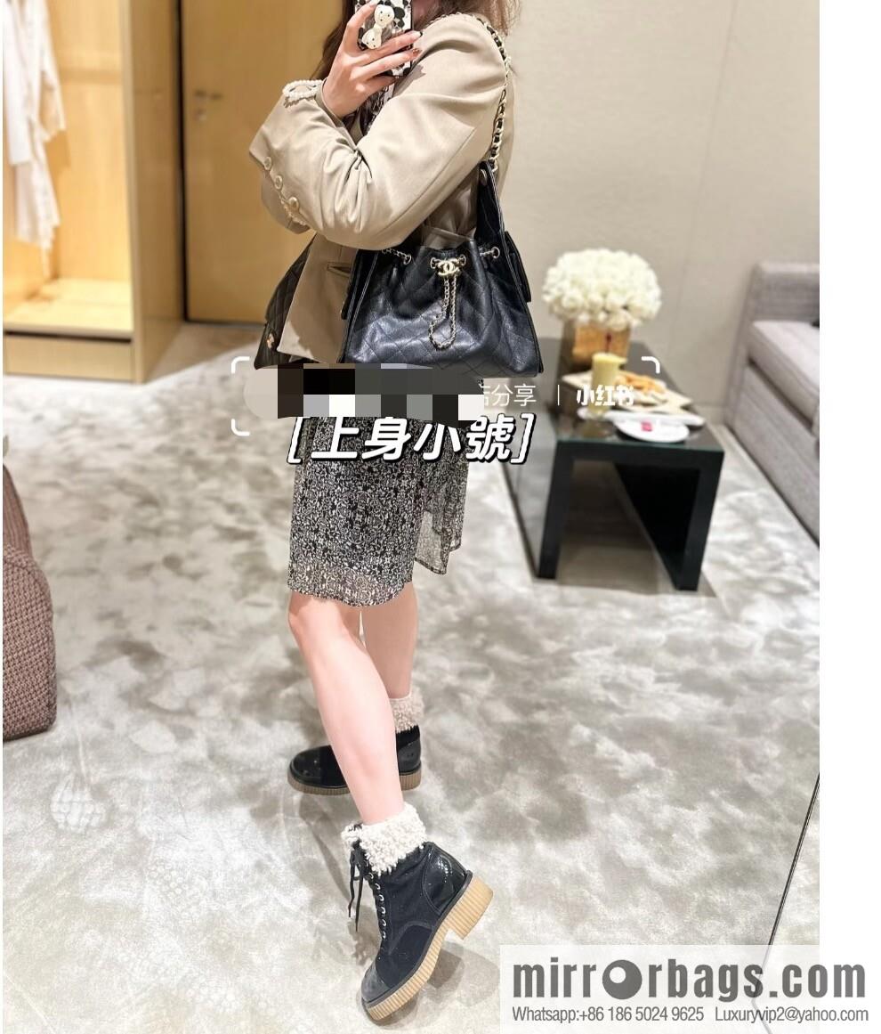 𝐂𝐡𝐚𝐧𝐞𝐥 𝟐𝟓𝐬 𝐬𝐦𝐚𝐥𝐥 𝐡𝐨𝐛𝐨 Drawstring Bucket Bag, Black Gold Caviar, Small ✔️ AS5293