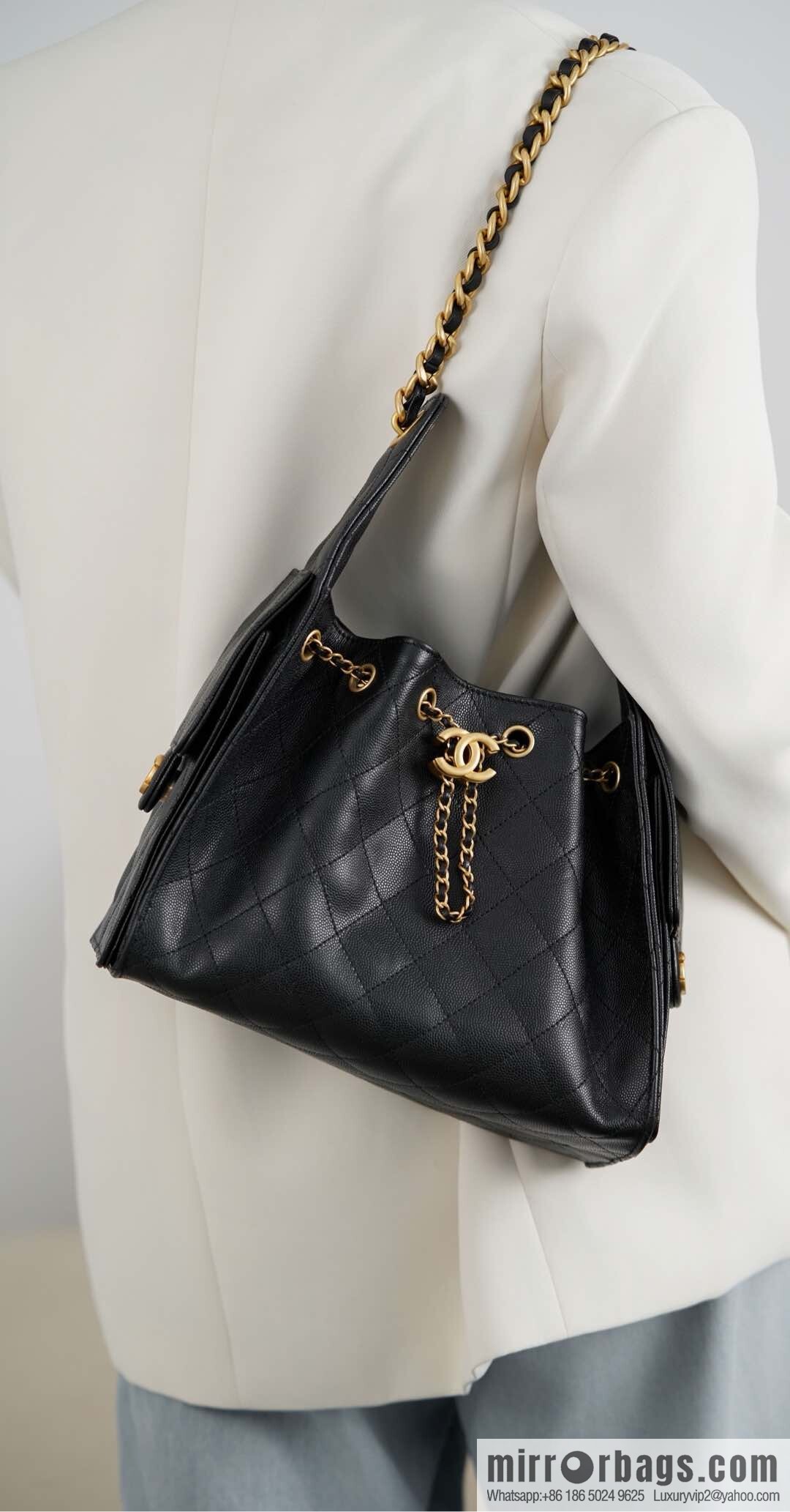 𝐂𝐡𝐚𝐧𝐞𝐥 𝟐𝟓𝐬 𝐬𝐦𝐚𝐥𝐥 𝐡𝐨𝐛𝐨 Drawstring Bucket Bag, Black Gold Caviar, Small ✔️ AS5293