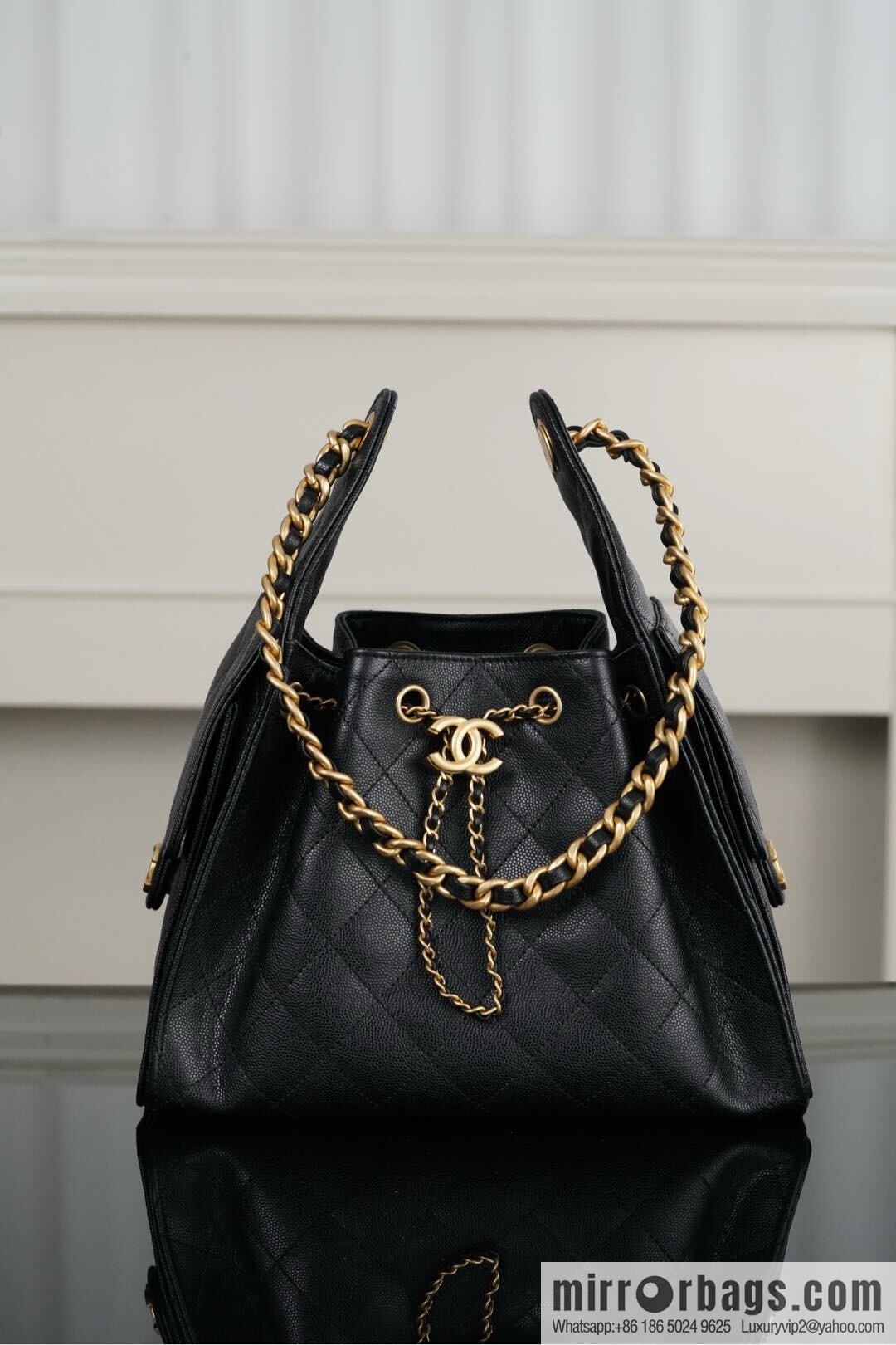 𝐂𝐡𝐚𝐧𝐞𝐥 𝟐𝟓𝐬 𝐬𝐦𝐚𝐥𝐥 𝐡𝐨𝐛𝐨 Drawstring Bucket Bag, Black Gold Caviar, Small ✔️ AS5293