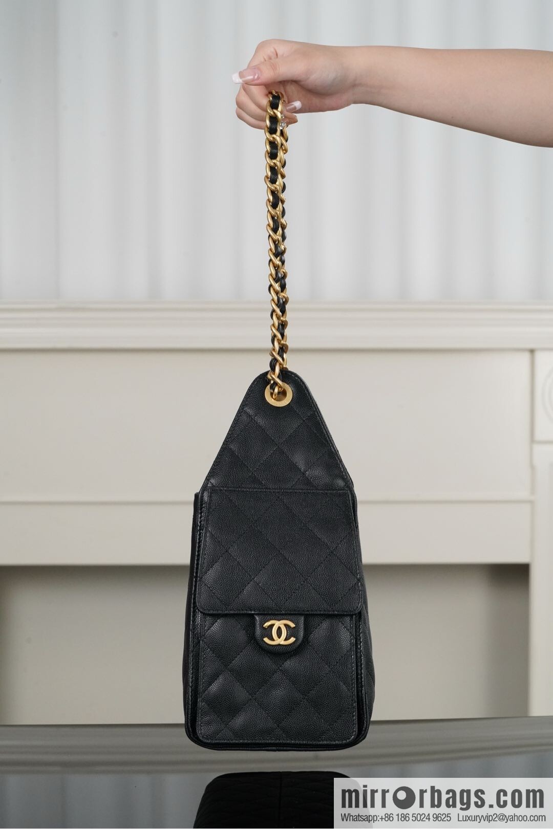 𝐂𝐡𝐚𝐧𝐞𝐥 𝟐𝟓𝐬 𝐬𝐦𝐚𝐥𝐥 𝐡𝐨𝐛𝐨 Drawstring Bucket Bag, Black Gold Caviar, Small ✔️ AS5293