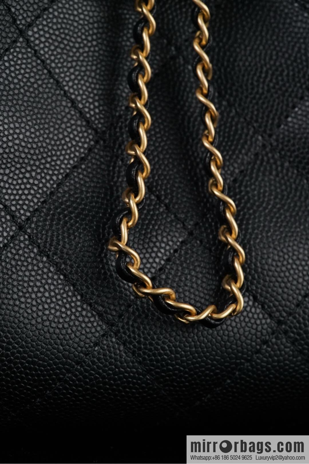 𝐂𝐡𝐚𝐧𝐞𝐥 𝟐𝟓𝐬 𝐬𝐦𝐚𝐥𝐥 𝐡𝐨𝐛𝐨 Drawstring Bucket Bag, Black Gold Caviar, Small ✔️ AS5293
