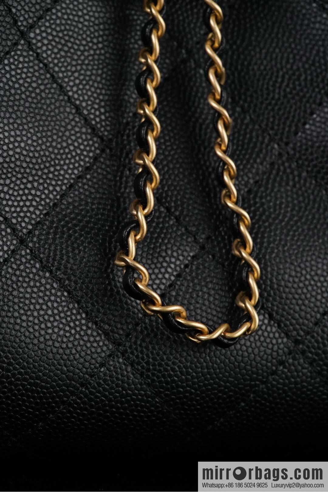 𝐂𝐡𝐚𝐧𝐞𝐥 𝟐𝟓𝐬 𝐬𝐦𝐚𝐥𝐥 𝐡𝐨𝐛𝐨 Drawstring Bucket Bag, Black Gold Caviar, Small ✔️ AS5293