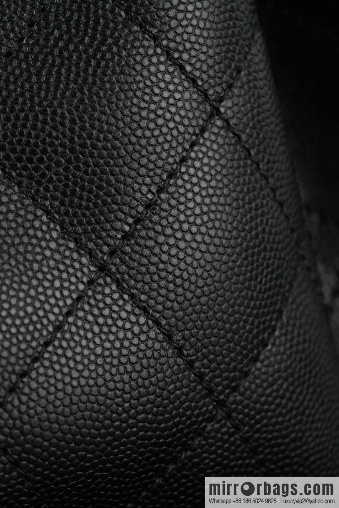 𝐂𝐡𝐚𝐧𝐞𝐥 𝟐𝟓𝐬 𝐬𝐦𝐚𝐥𝐥 𝐡𝐨𝐛𝐨 Drawstring Bucket Bag, Black Gold Caviar, Small ✔️ AS5293