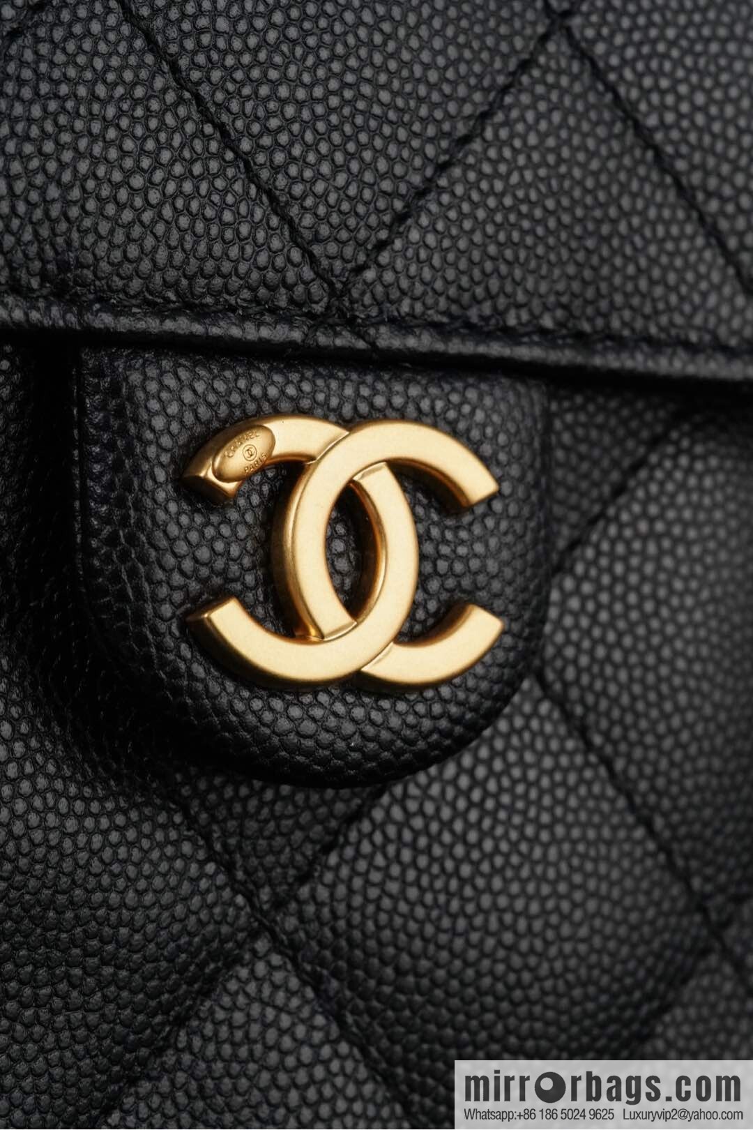 𝐂𝐡𝐚𝐧𝐞𝐥 𝟐𝟓𝐬 𝐬𝐦𝐚𝐥𝐥 𝐡𝐨𝐛𝐨 Drawstring Bucket Bag, Black Gold Caviar, Small ✔️ AS5293