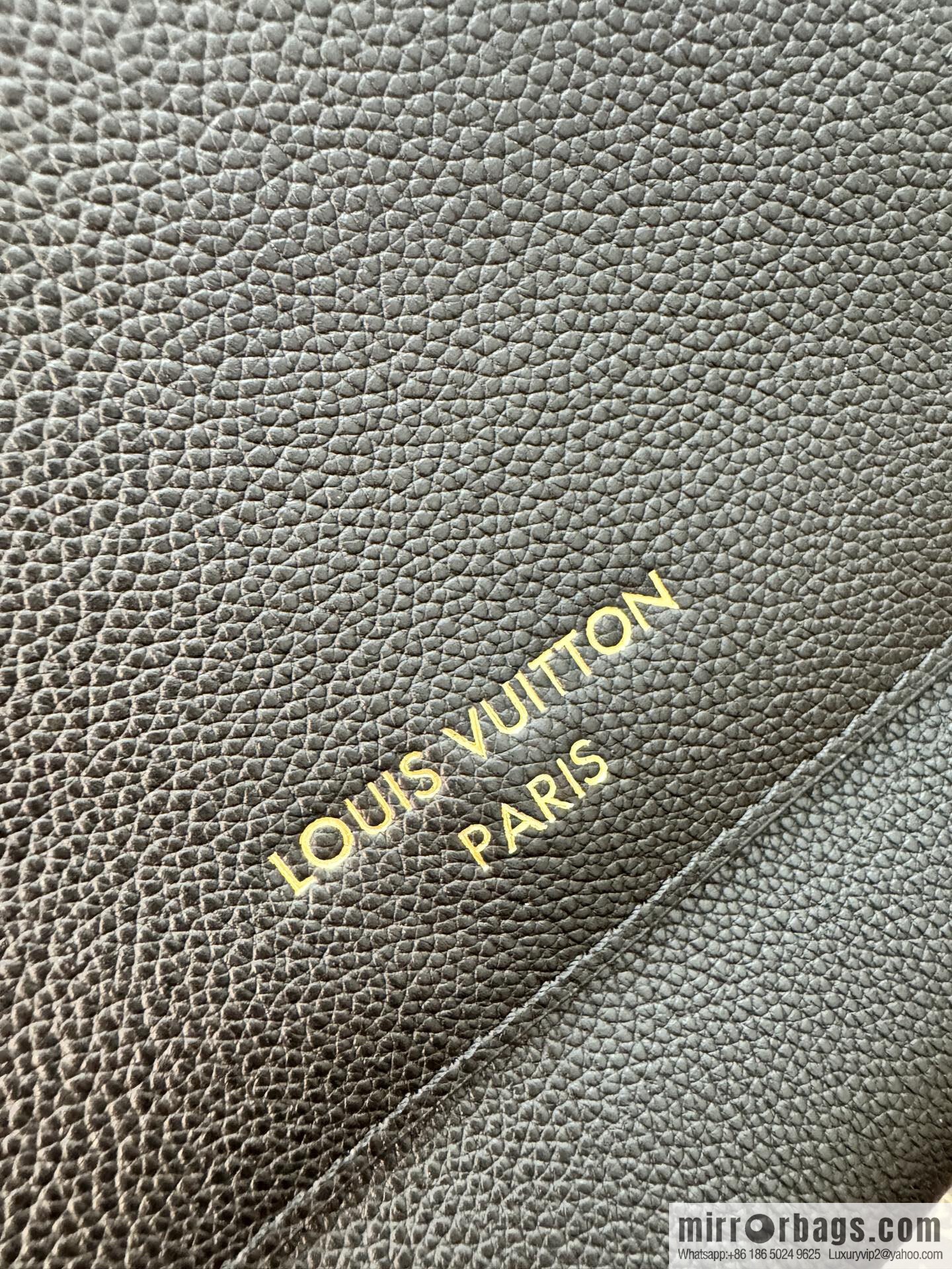 LV M13148 Low Key Messenger