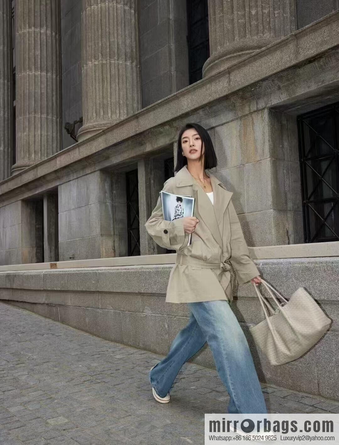 BV Large Pinacoteca Tote Bag 817166 Hazel