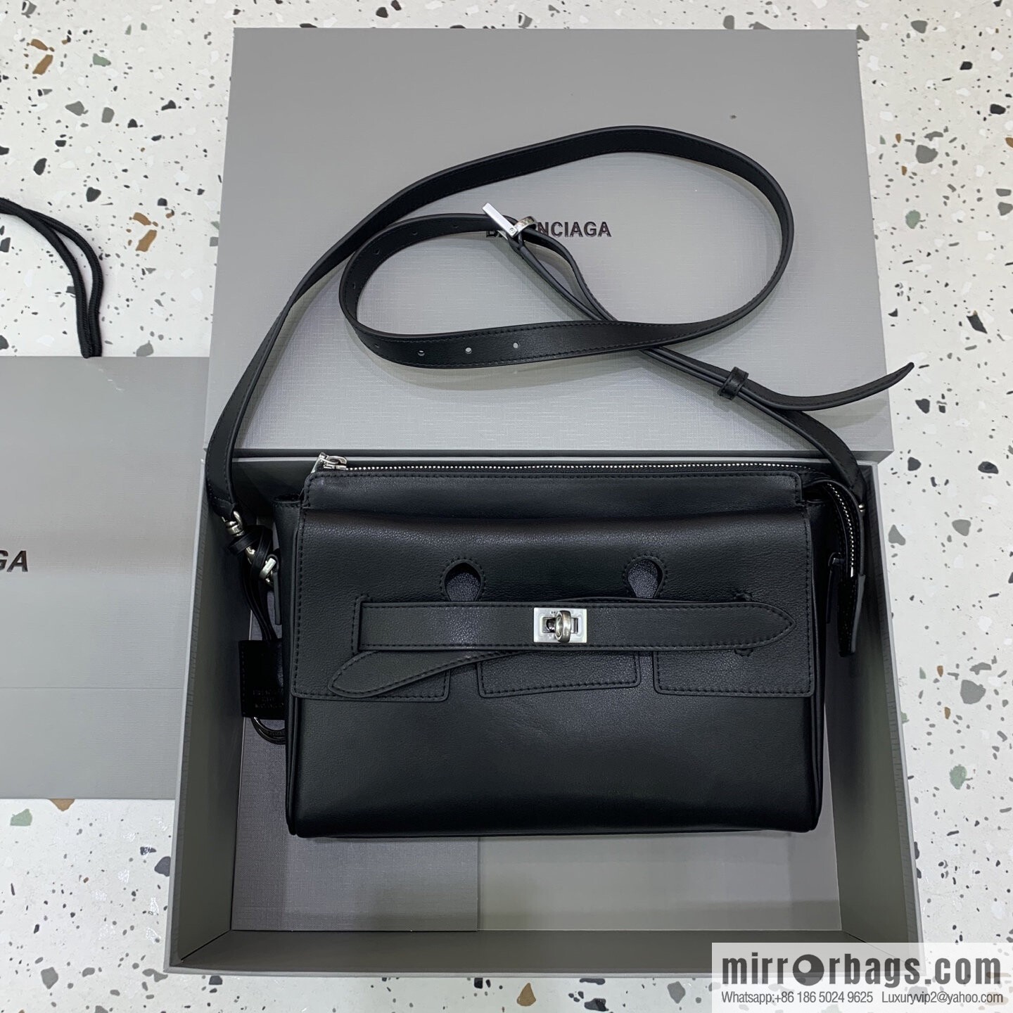 Balenciaga ➰ Belair Courier Bag 843032
