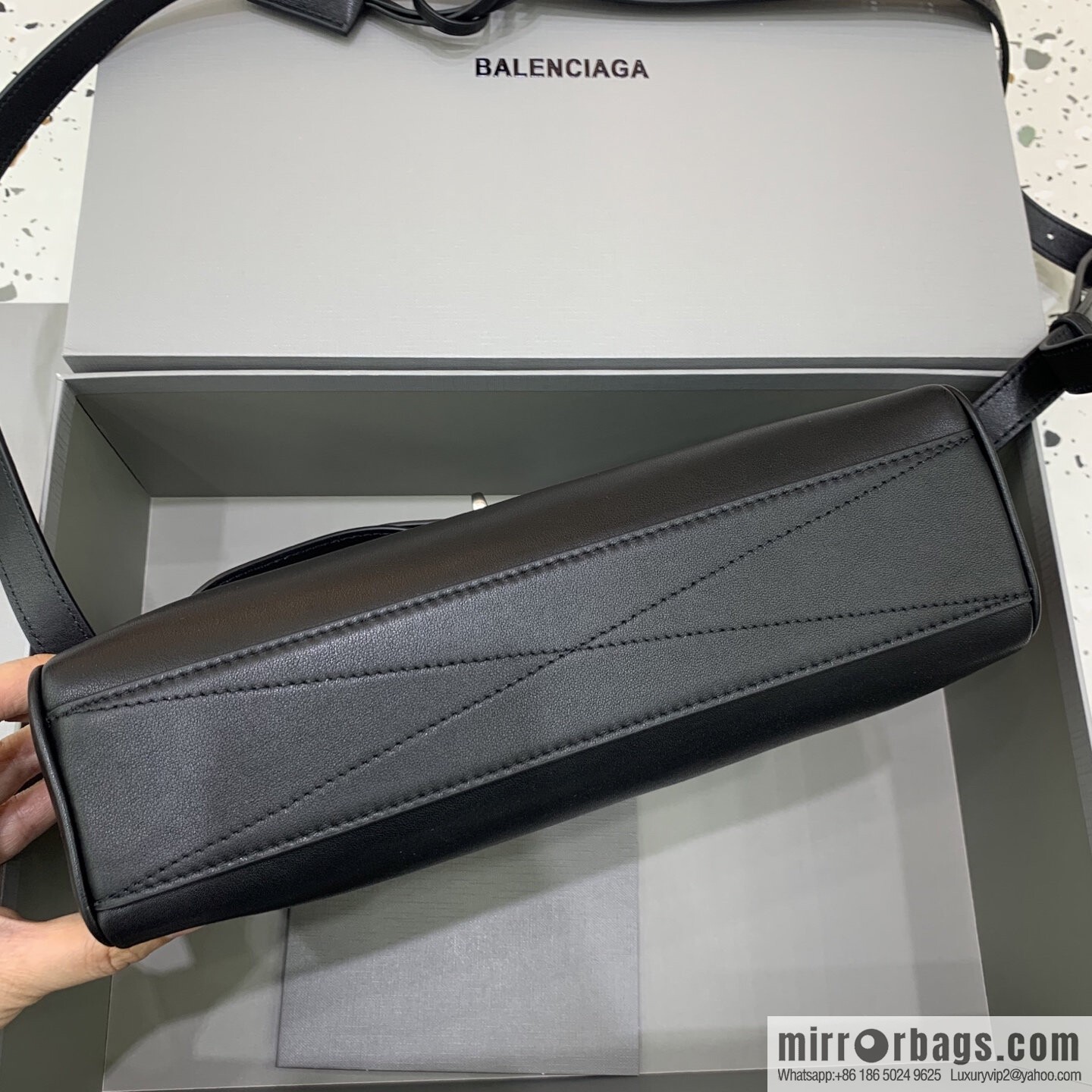 Balenciaga ➰ Belair Courier Bag 843032