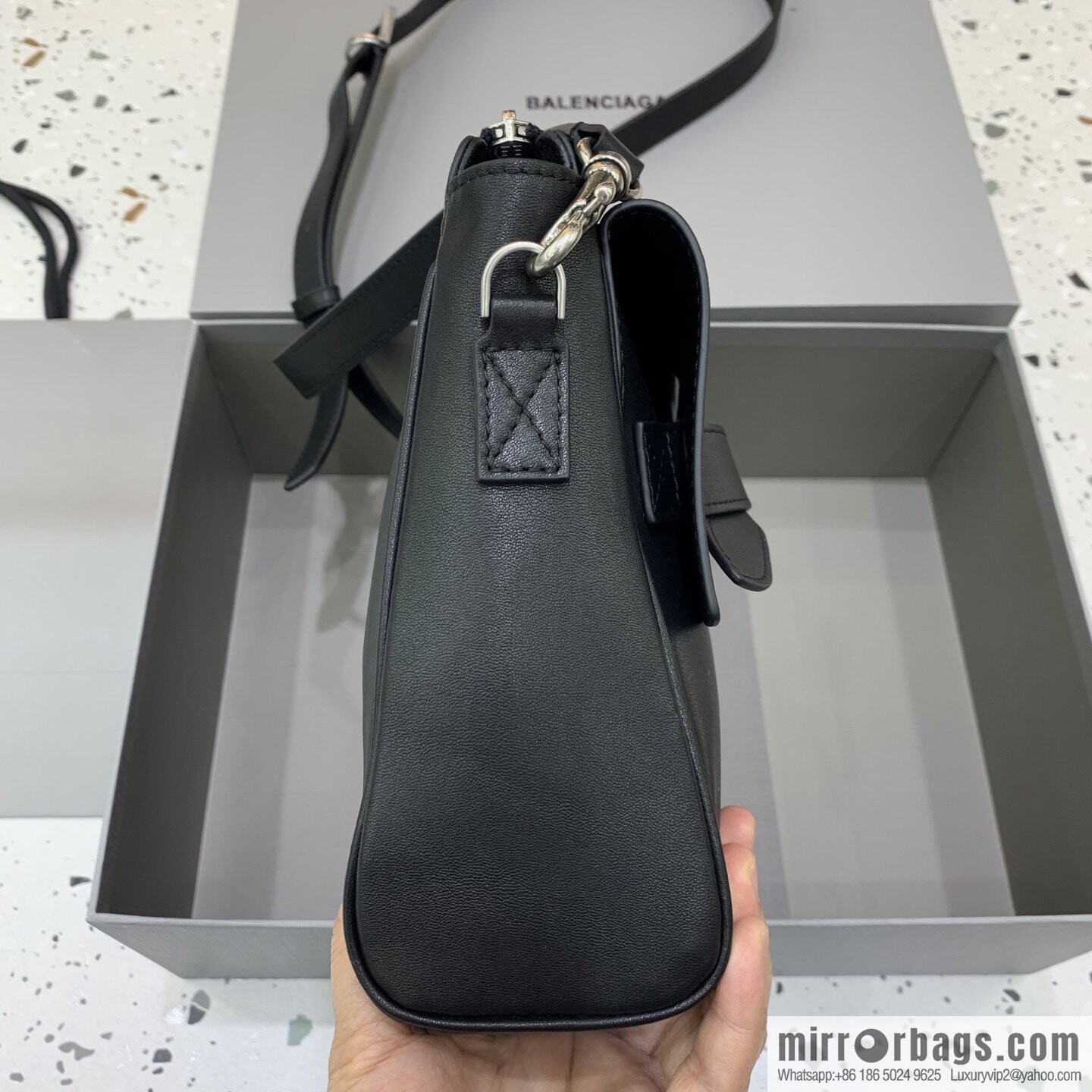 Balenciaga ➰ Belair Courier Bag 843032